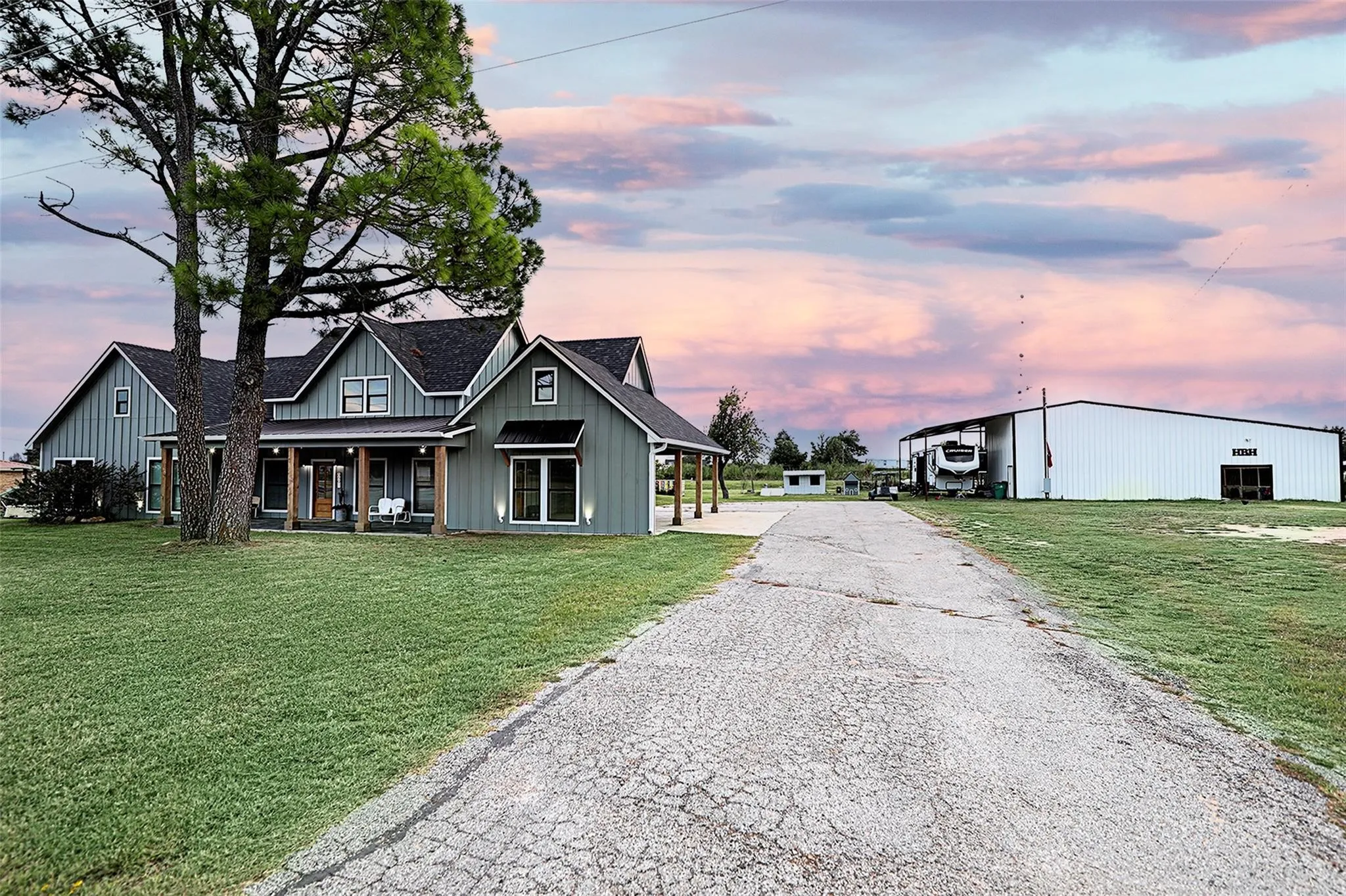 Single Family Residence For Sale in Montague County , 6591 Fm 1758, Bowie, Texas 76230, 3 Bedroom, 2 Bathroom, Garage spaces, 2,110 Sqft, built in 2023, mls#21326382, Real Estate Agent in Bowie, Homes For Sale in Montague county, Homes For Sale in Bowie, Realtor in Bowie Texas, Real Estate Brokerage Independent Realty Texas, Luminita Cordes Realtor