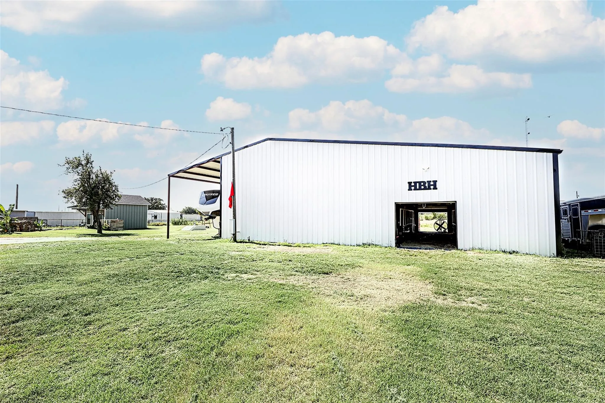 Single Family Residence For Sale in Montague County , 6591 Fm 1758, Bowie, Texas 76230, 3 Bedroom, 2 Bathroom, Garage spaces, 2,110 Sqft, built in 2023, mls#21326382, Real Estate Agent in Bowie, Homes For Sale in Montague county, Homes For Sale in Bowie, Realtor in Bowie Texas, Real Estate Brokerage Independent Realty Texas, Luminita Cordes Realtor