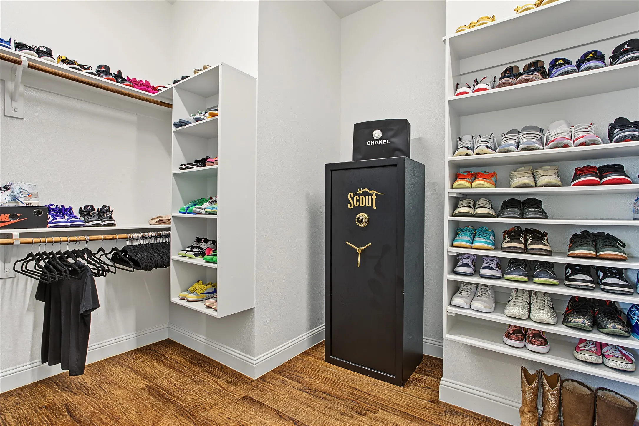 Walk-in Closet