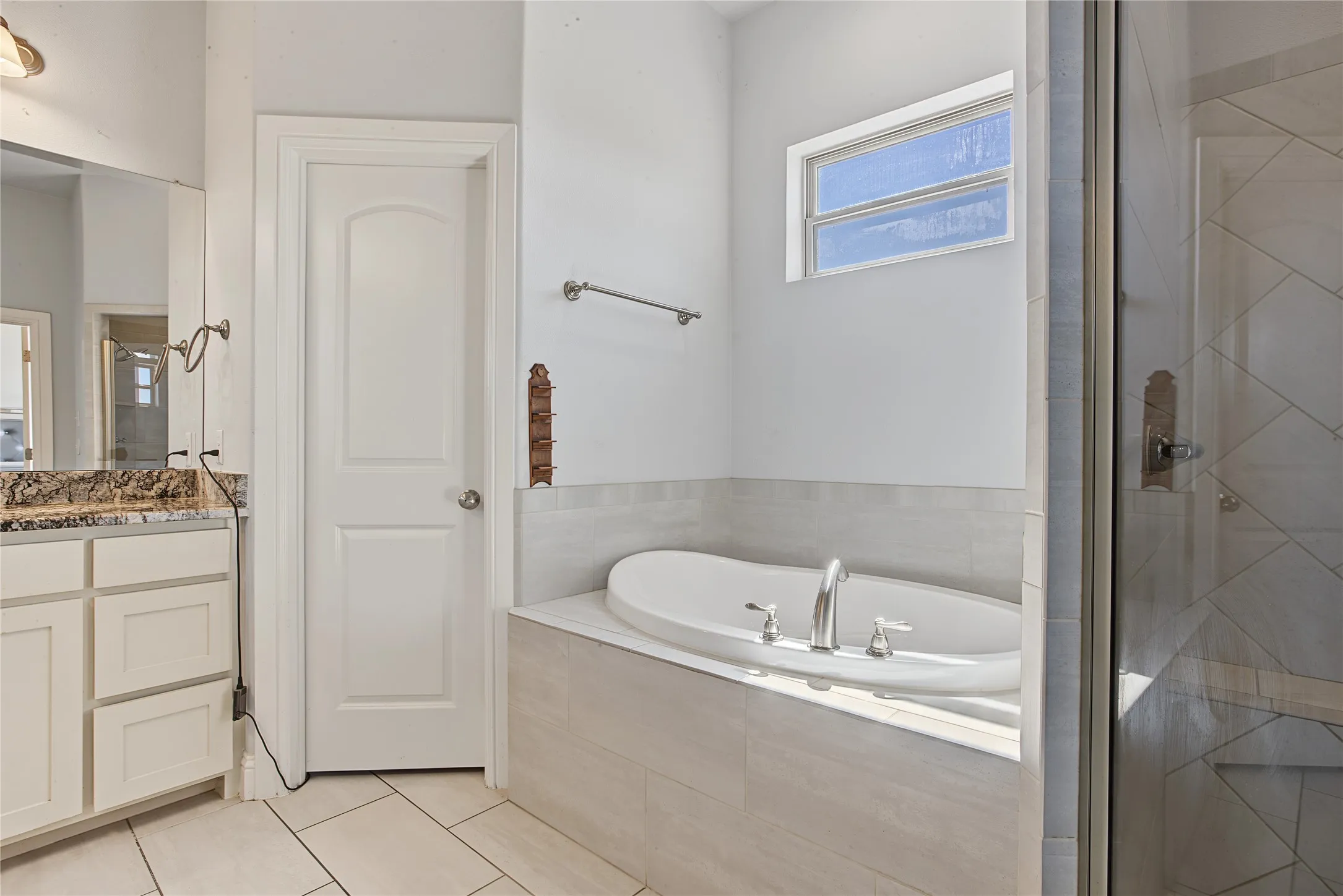 Apartment - Bathroom with Separate Shower & Tub