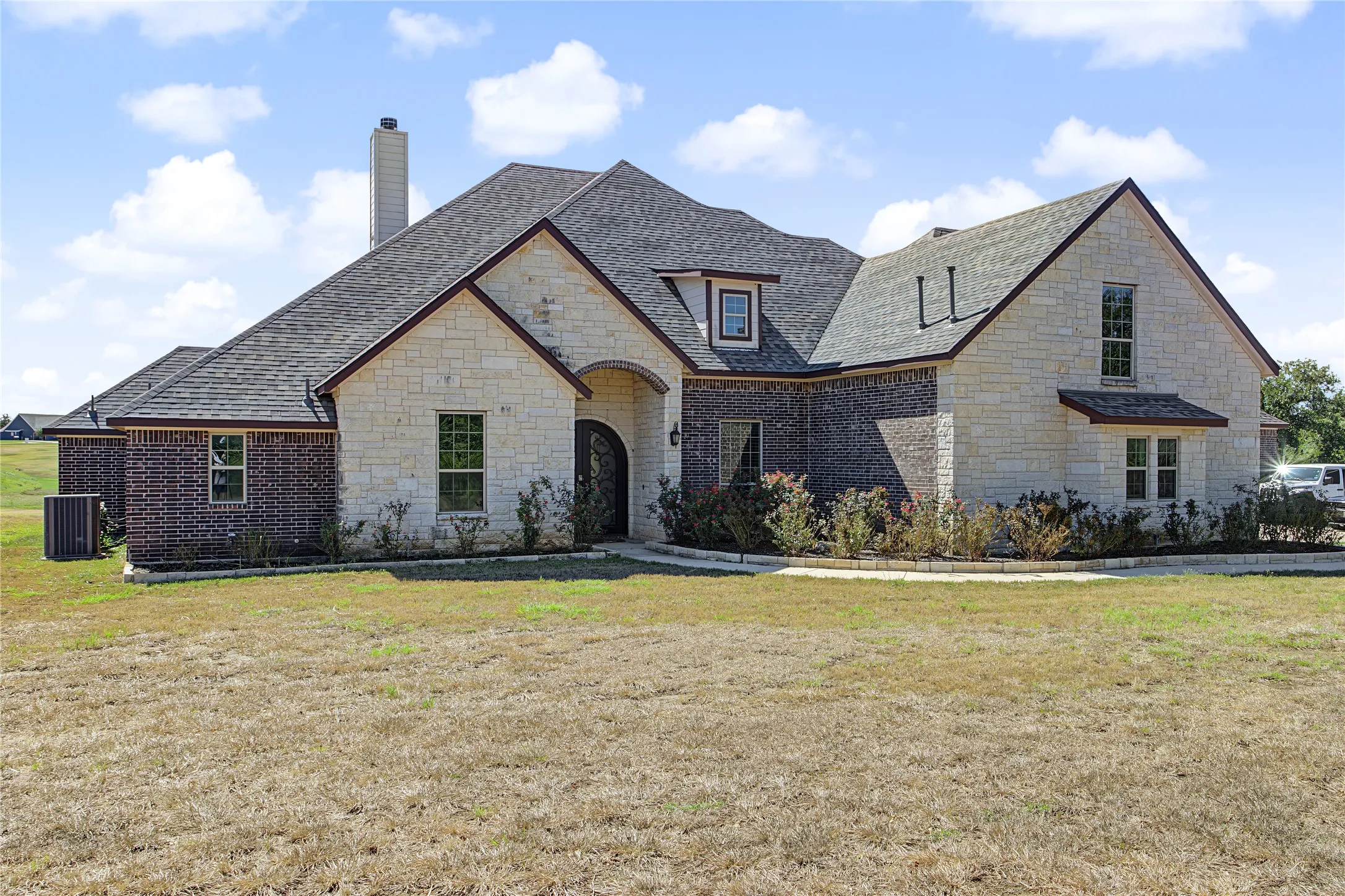 Single Family Residence For Sale in Parker County , 115 Chisum Drive, Millsap, Texas 76066, 4 Bedroom, 4 Bathroom, 3 Garage spaces, 4,900 Sqft, built in 2018, mls#21405282, Real Estate Agent in Millsap, Homes For Sale in Parker county, Homes For Sale in Millsap, Realtor in Millsap Texas, Real Estate Brokerage Independent Realty Texas, Luminita Cordes Realtor