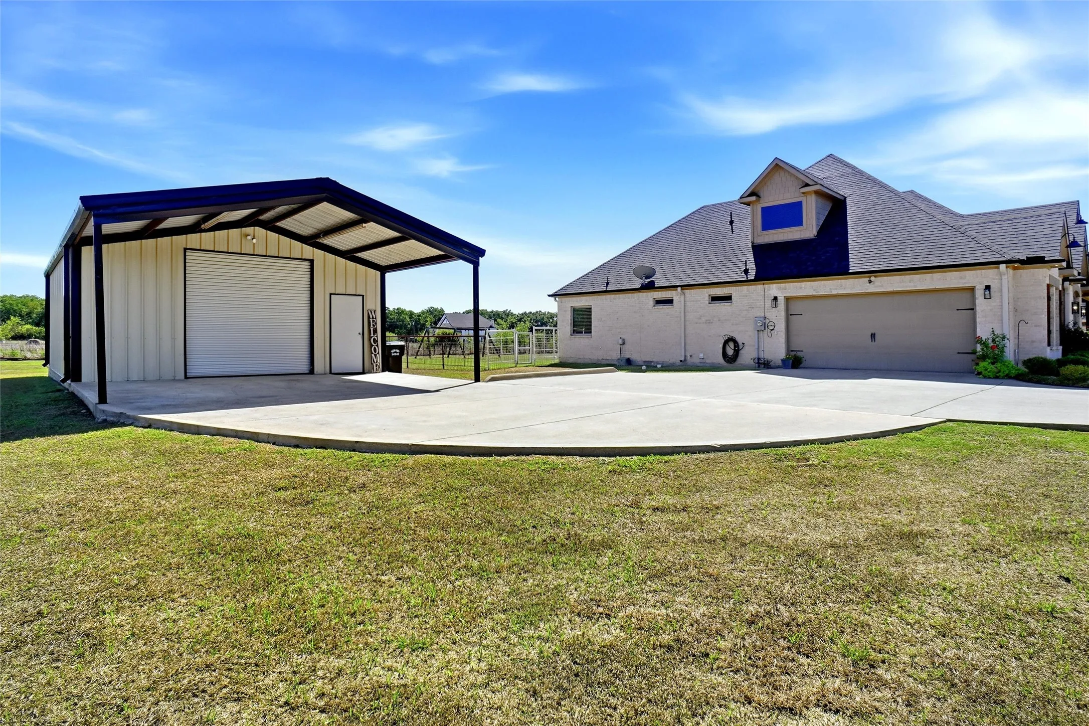 Single Family Residence For Sale in Kaufman County , 135 Smith Lane, Combine, Texas 75159, 4 Bedroom, 3 Bathroom, 2 Garage spaces, 2,424 Sqft, built in 2019, mls#21407959, Real Estate Agent in Combine, Homes For Sale in Kaufman county, Homes For Sale in Combine, Realtor in Combine Texas, Real Estate Brokerage Independent Realty Texas, Luminita Cordes Realtor