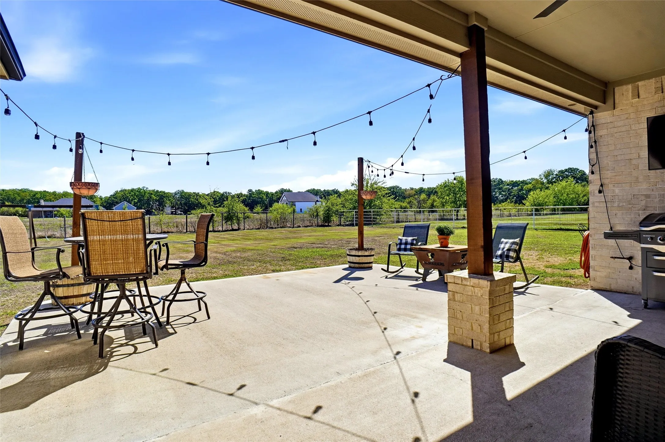 Single Family Residence For Sale in Kaufman County , 135 Smith Lane, Combine, Texas 75159, 4 Bedroom, 3 Bathroom, 2 Garage spaces, 2,424 Sqft, built in 2019, mls#21407959, Real Estate Agent in Combine, Homes For Sale in Kaufman county, Homes For Sale in Combine, Realtor in Combine Texas, Real Estate Brokerage Independent Realty Texas, Luminita Cordes Realtor