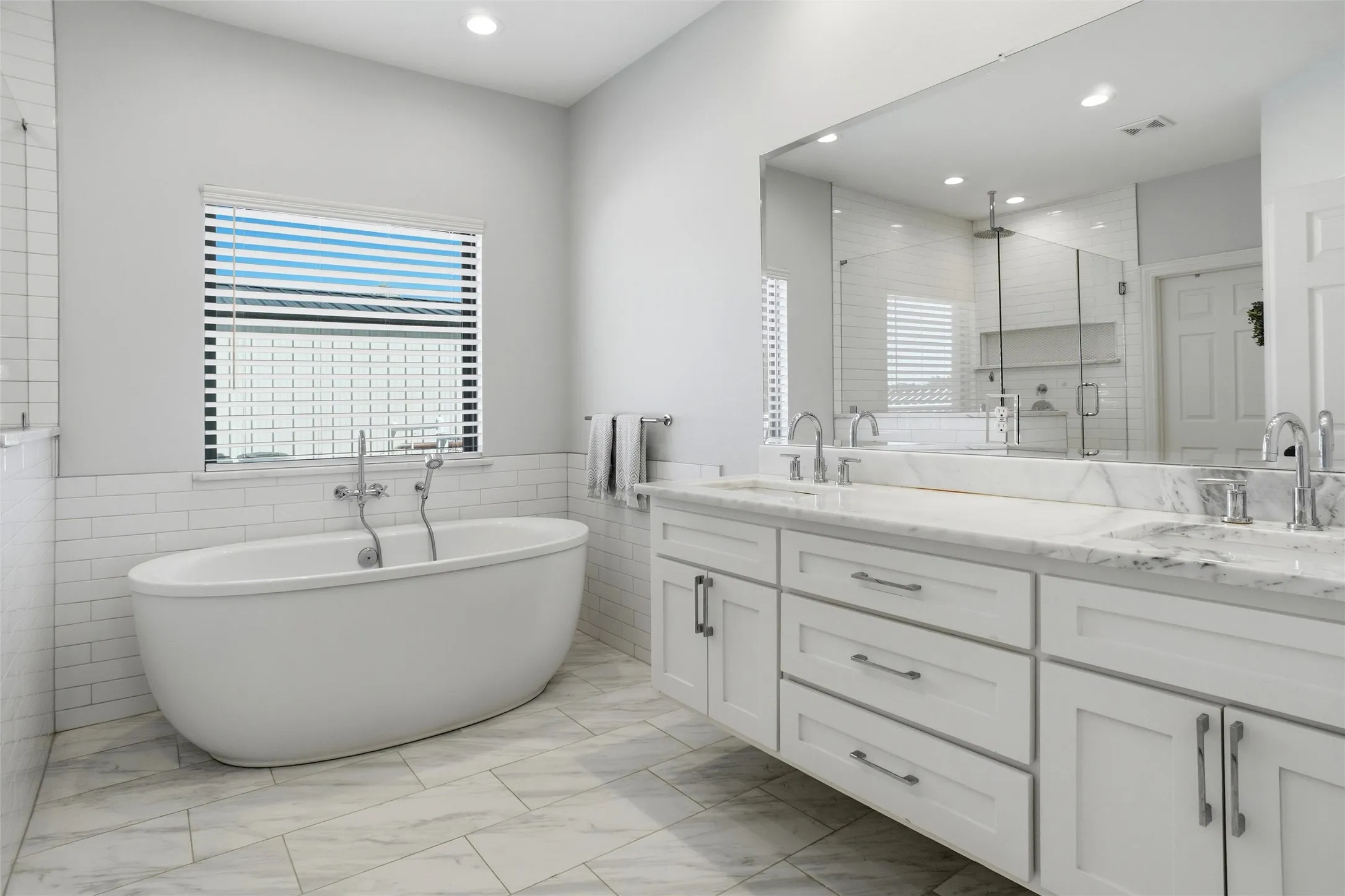 Single Family Residence For Sale in Kaufman County , 135 Smith Lane, Combine, Texas 75159, 4 Bedroom, 3 Bathroom, 2 Garage spaces, 2,424 Sqft, built in 2019, mls#21407959, Real Estate Agent in Combine, Homes For Sale in Kaufman county, Homes For Sale in Combine, Realtor in Combine Texas, Real Estate Brokerage Independent Realty Texas, Luminita Cordes Realtor
