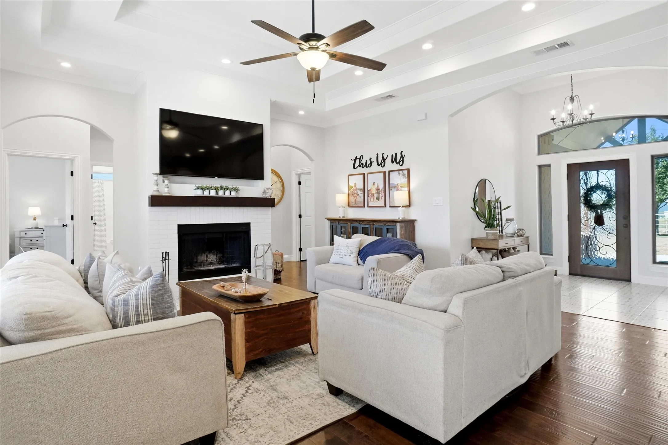 Single Family Residence For Sale in Kaufman County , 135 Smith Lane, Combine, Texas 75159, 4 Bedroom, 3 Bathroom, 2 Garage spaces, 2,424 Sqft, built in 2019, mls#21407959, Real Estate Agent in Combine, Homes For Sale in Kaufman county, Homes For Sale in Combine, Realtor in Combine Texas, Real Estate Brokerage Independent Realty Texas, Luminita Cordes Realtor