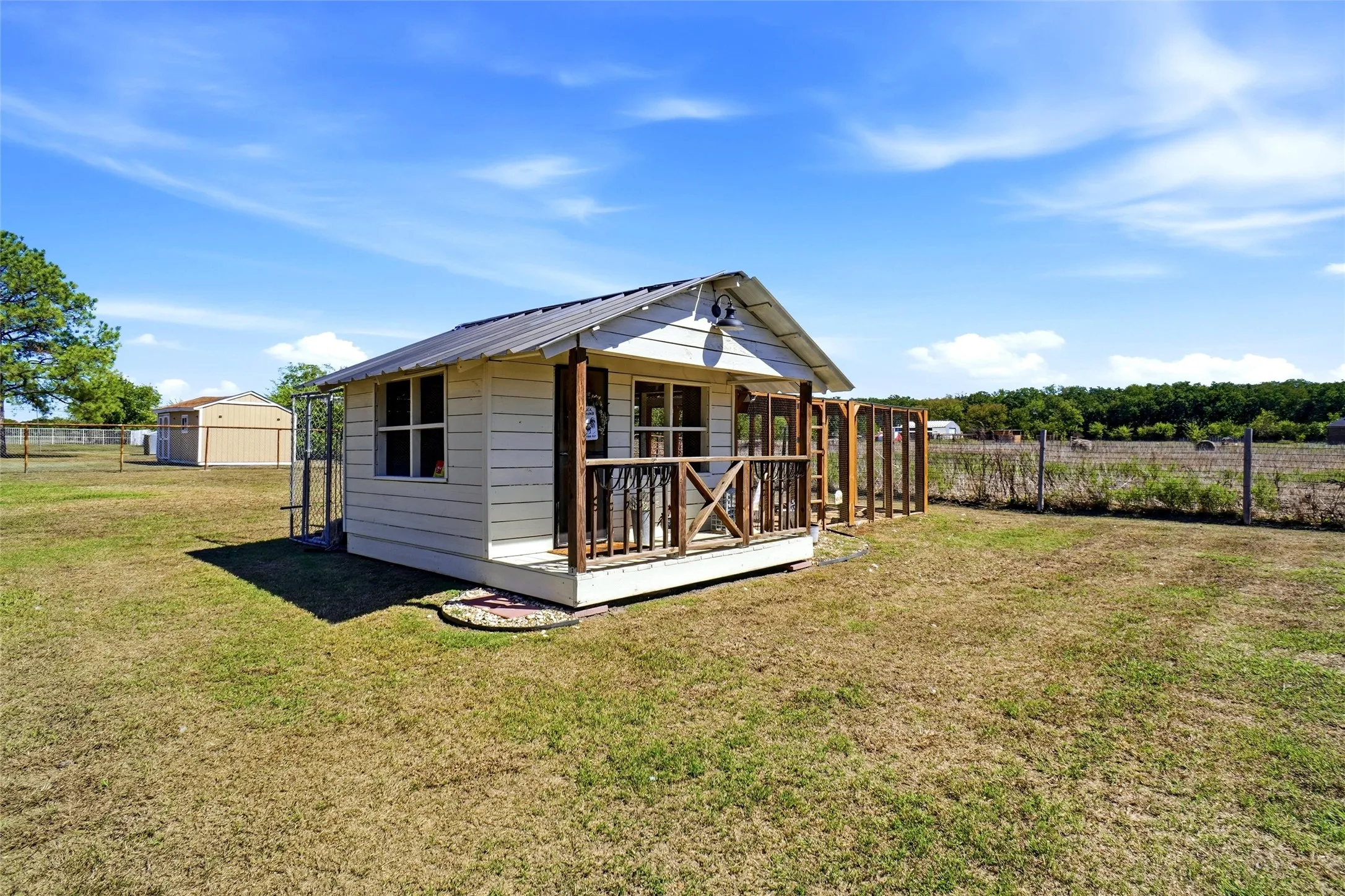 Single Family Residence For Sale in Kaufman County , 135 Smith Lane, Combine, Texas 75159, 4 Bedroom, 3 Bathroom, 2 Garage spaces, 2,424 Sqft, built in 2019, mls#21407959, Real Estate Agent in Combine, Homes For Sale in Kaufman county, Homes For Sale in Combine, Realtor in Combine Texas, Real Estate Brokerage Independent Realty Texas, Luminita Cordes Realtor