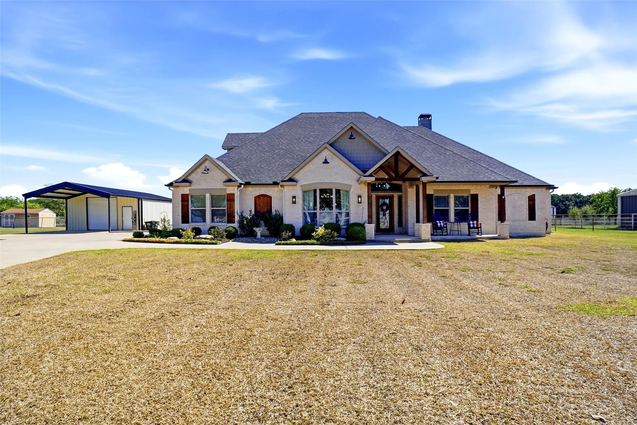 Single Family Residence For Sale in Kaufman County , 135 Smith Lane, Combine, Texas 75159, 4 Bedroom, 3 Bathroom, 2 Garage spaces, 2,424 Sqft, built in 2019, mls#21407959, Real Estate Agent in Combine, Homes For Sale in Kaufman county, Homes For Sale in Combine, Realtor in Combine Texas, Real Estate Brokerage Independent Realty Texas, Luminita Cordes Realtor