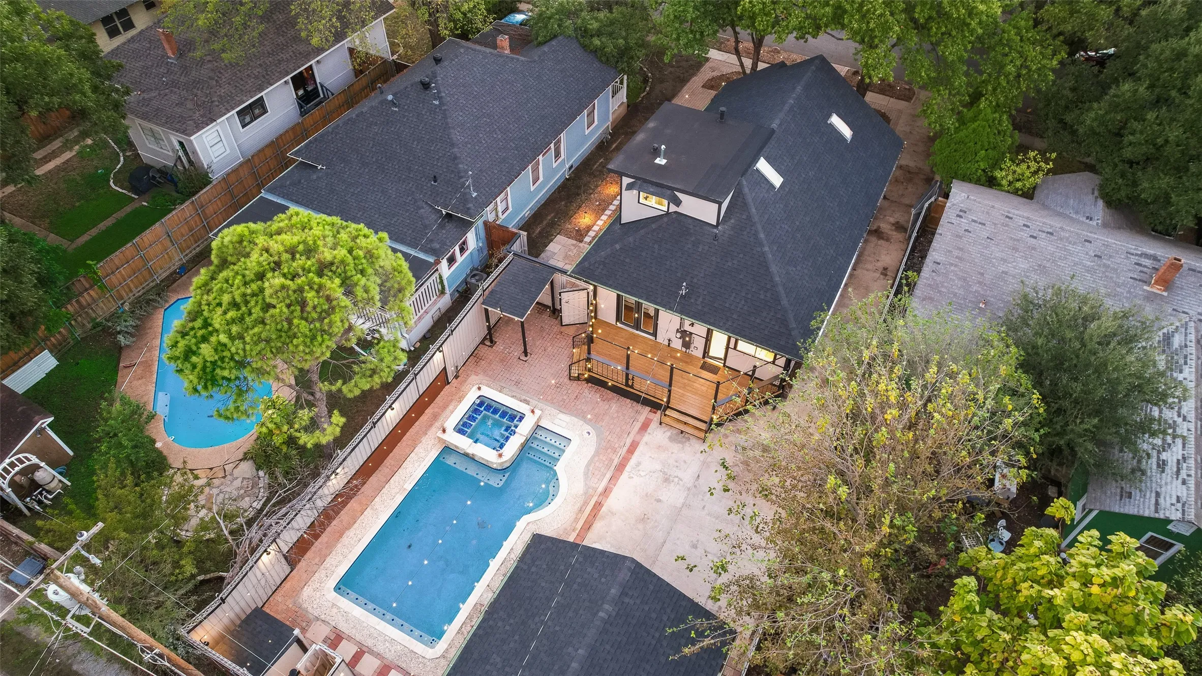 Single Family Residence For Sale in Dallas County , 924 N Winnetka Avenue, Dallas, Texas 75208, 3 Bedroom, 2 Bathroom, 1 Garage spaces, 1,484 Sqft, built in 1921, mls#21386449, Real Estate Agent in Dallas, Homes For Sale in Dallas county, Homes For Sale in Dallas, Realtor in Dallas Texas, Real Estate Brokerage Independent Realty Texas, Luminita Cordes Realtor
