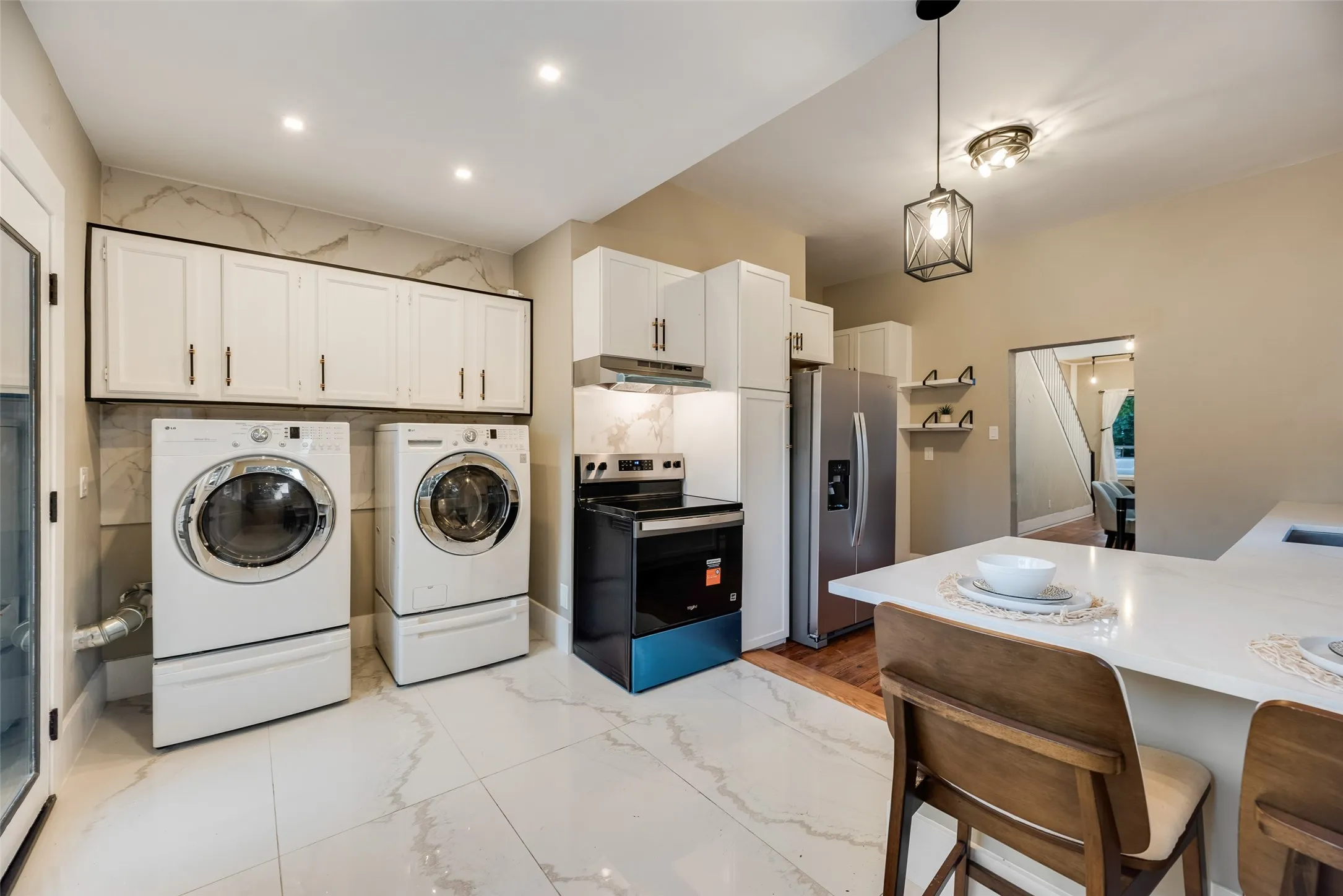 Single Family Residence For Sale in Dallas County , 924 N Winnetka Avenue, Dallas, Texas 75208, 3 Bedroom, 2 Bathroom, 1 Garage spaces, 1,484 Sqft, built in 1921, mls#21386449, Real Estate Agent in Dallas, Homes For Sale in Dallas county, Homes For Sale in Dallas, Realtor in Dallas Texas, Real Estate Brokerage Independent Realty Texas, Luminita Cordes Realtor