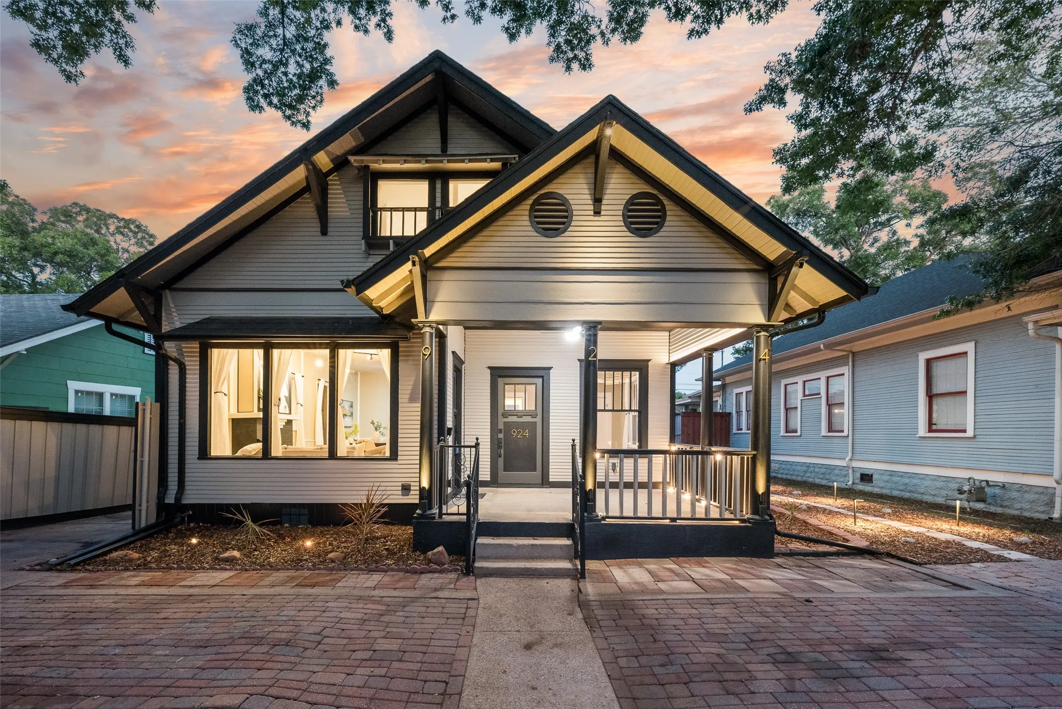 Single Family Residence For Sale in Dallas County , 924 N Winnetka Avenue, Dallas, Texas 75208, 3 Bedroom, 2 Bathroom, 1 Garage spaces, 1,484 Sqft, built in 1921, mls#21386449, Real Estate Agent in Dallas, Homes For Sale in Dallas county, Homes For Sale in Dallas, Realtor in Dallas Texas, Real Estate Brokerage Independent Realty Texas, Luminita Cordes Realtor