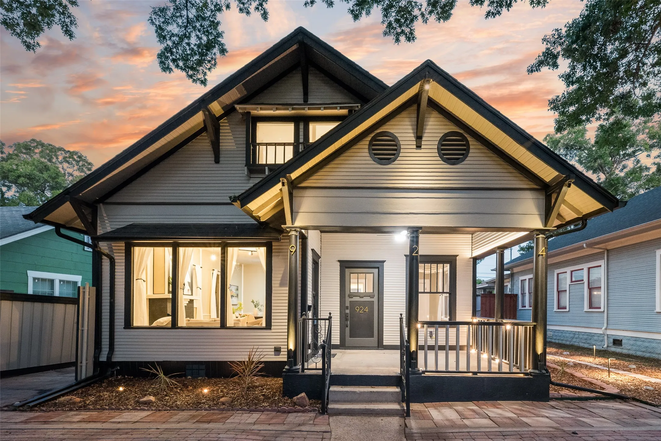 Single Family Residence For Sale in Dallas County , 924 N Winnetka Avenue, Dallas, Texas 75208, 3 Bedroom, 2 Bathroom, 1 Garage spaces, 1,484 Sqft, built in 1921, mls#21386449, Real Estate Agent in Dallas, Homes For Sale in Dallas county, Homes For Sale in Dallas, Realtor in Dallas Texas, Real Estate Brokerage Independent Realty Texas, Luminita Cordes Realtor