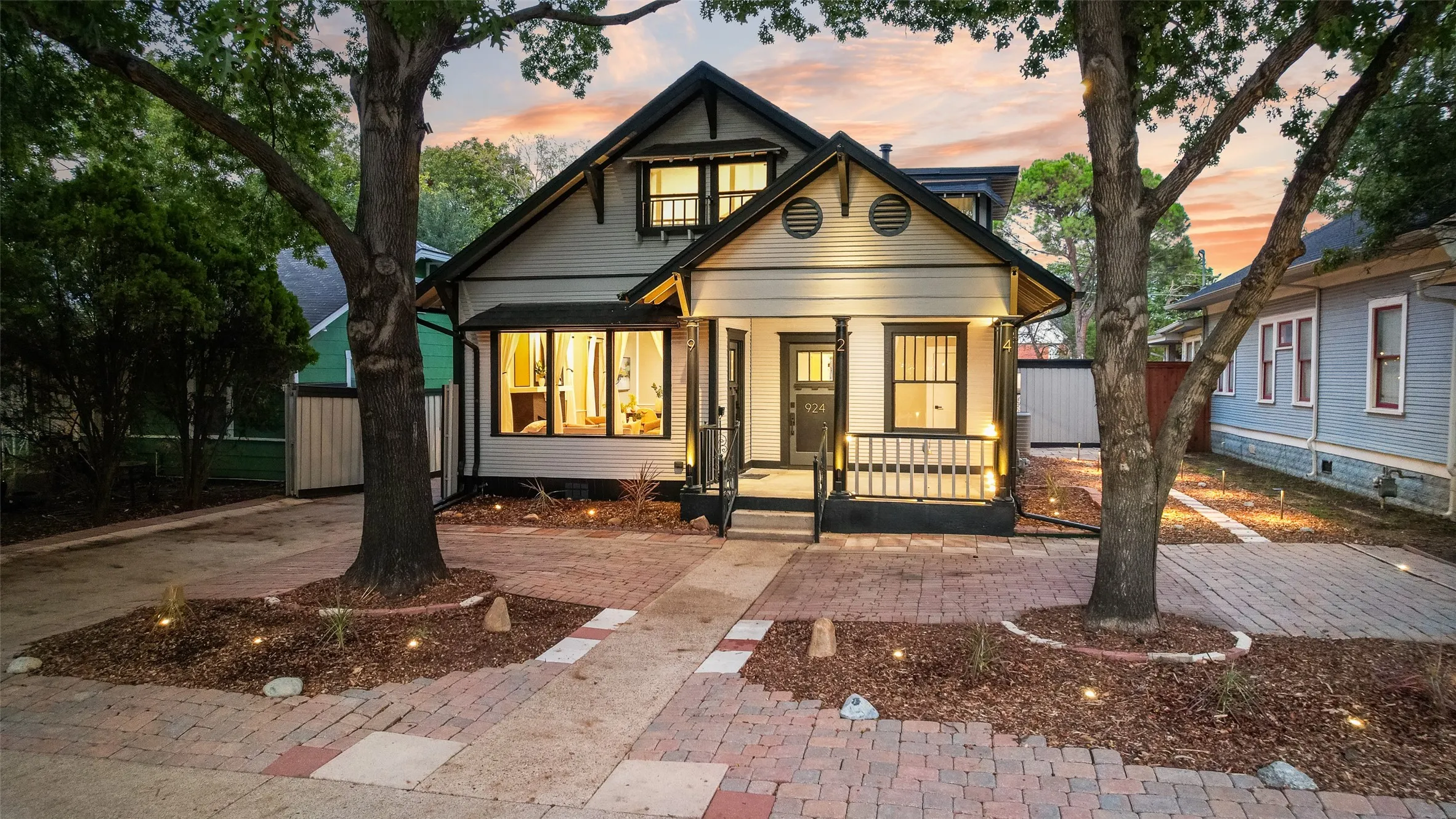 Single Family Residence For Sale in Dallas County , 924 N Winnetka Avenue, Dallas, Texas 75208, 3 Bedroom, 2 Bathroom, 1 Garage spaces, 1,484 Sqft, built in 1921, mls#21386449, Real Estate Agent in Dallas, Homes For Sale in Dallas county, Homes For Sale in Dallas, Realtor in Dallas Texas, Real Estate Brokerage Independent Realty Texas, Luminita Cordes Realtor