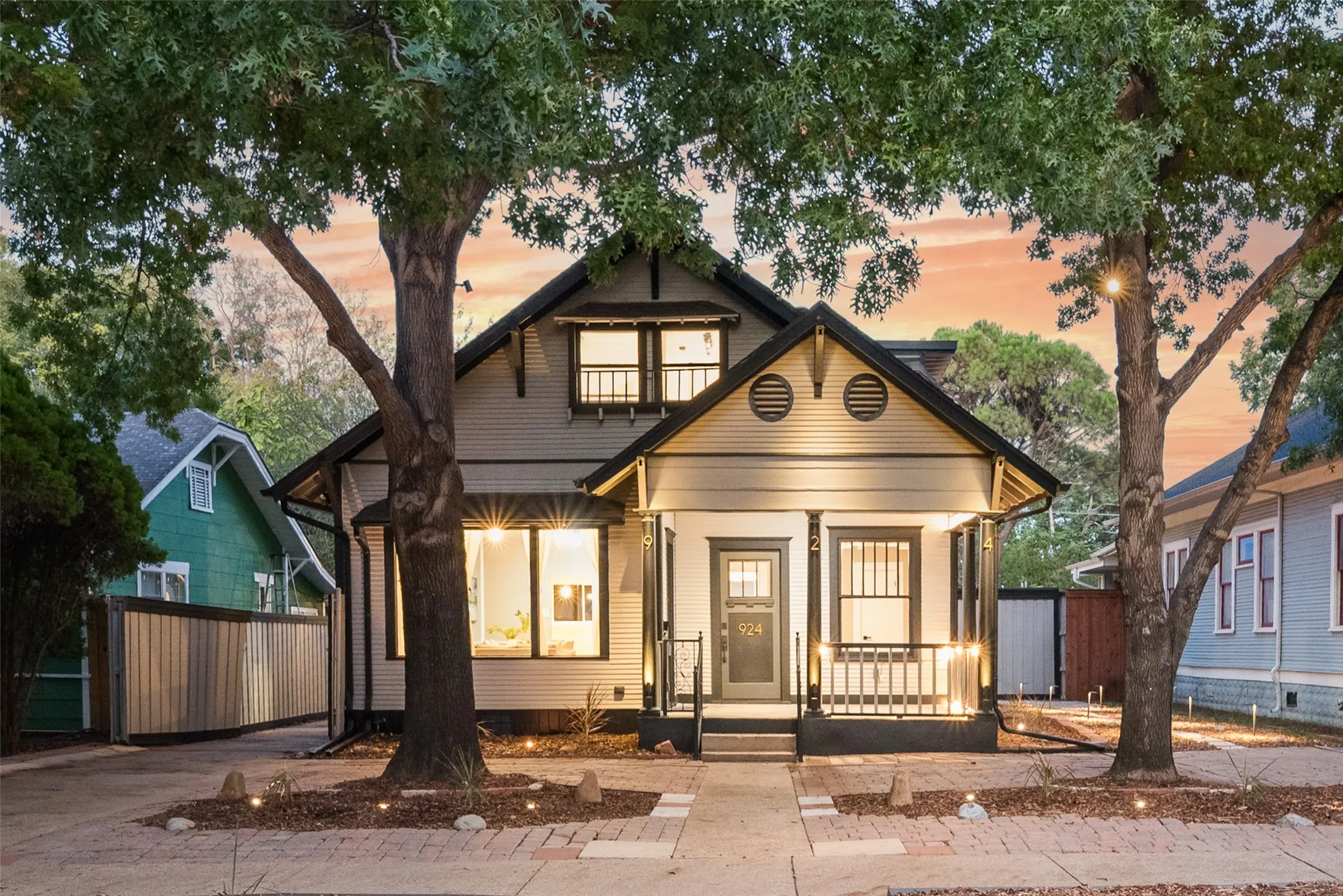 Single Family Residence For Sale in Dallas County , 924 N Winnetka Avenue, Dallas, Texas 75208, 3 Bedroom, 2 Bathroom, 1 Garage spaces, 1,484 Sqft, built in 1921, mls#21386449, Real Estate Agent in Dallas, Homes For Sale in Dallas county, Homes For Sale in Dallas, Realtor in Dallas Texas, Real Estate Brokerage Independent Realty Texas, Luminita Cordes Realtor