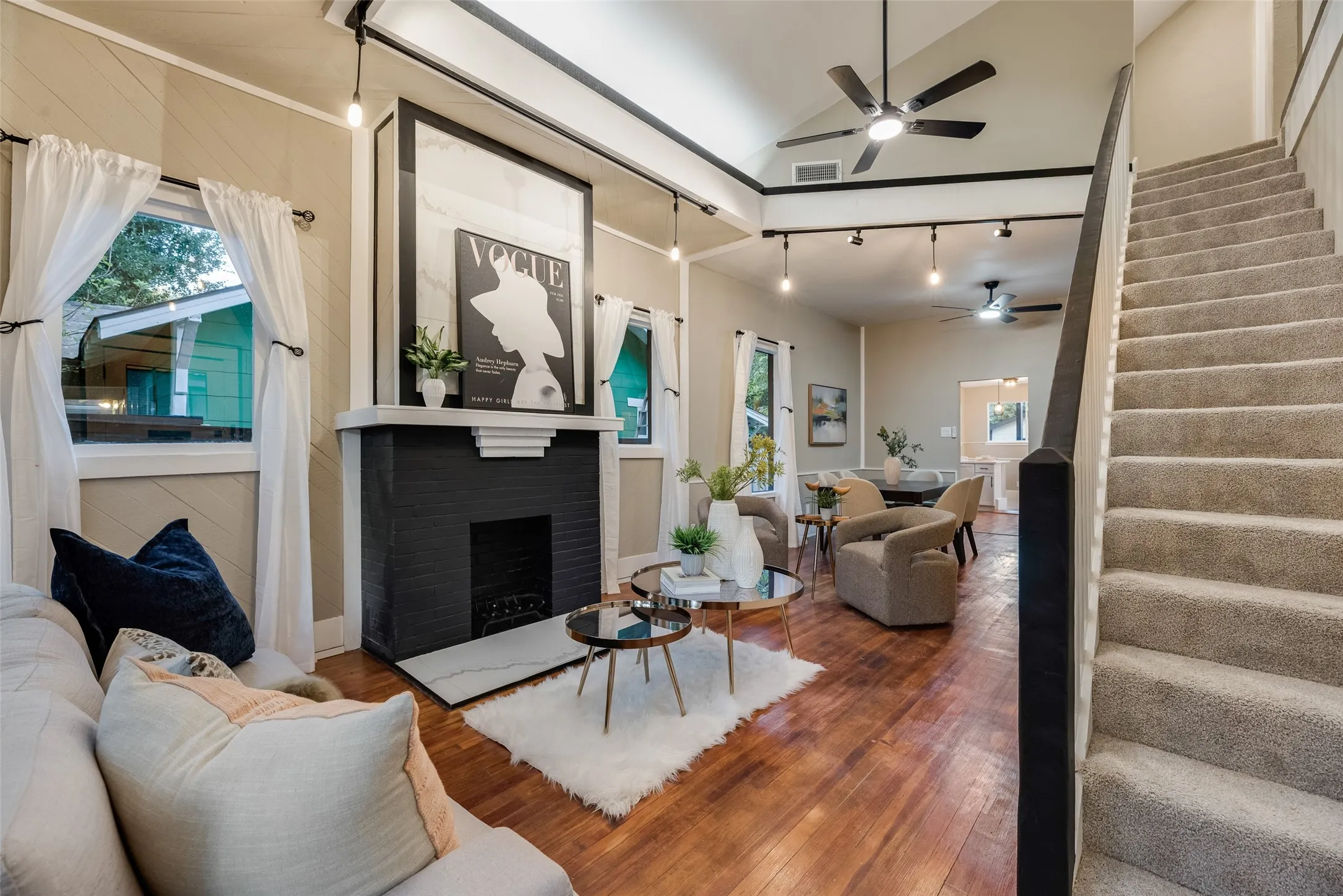Single Family Residence For Sale in Dallas County , 924 N Winnetka Avenue, Dallas, Texas 75208, 3 Bedroom, 2 Bathroom, 1 Garage spaces, 1,484 Sqft, built in 1921, mls#21386449, Real Estate Agent in Dallas, Homes For Sale in Dallas county, Homes For Sale in Dallas, Realtor in Dallas Texas, Real Estate Brokerage Independent Realty Texas, Luminita Cordes Realtor