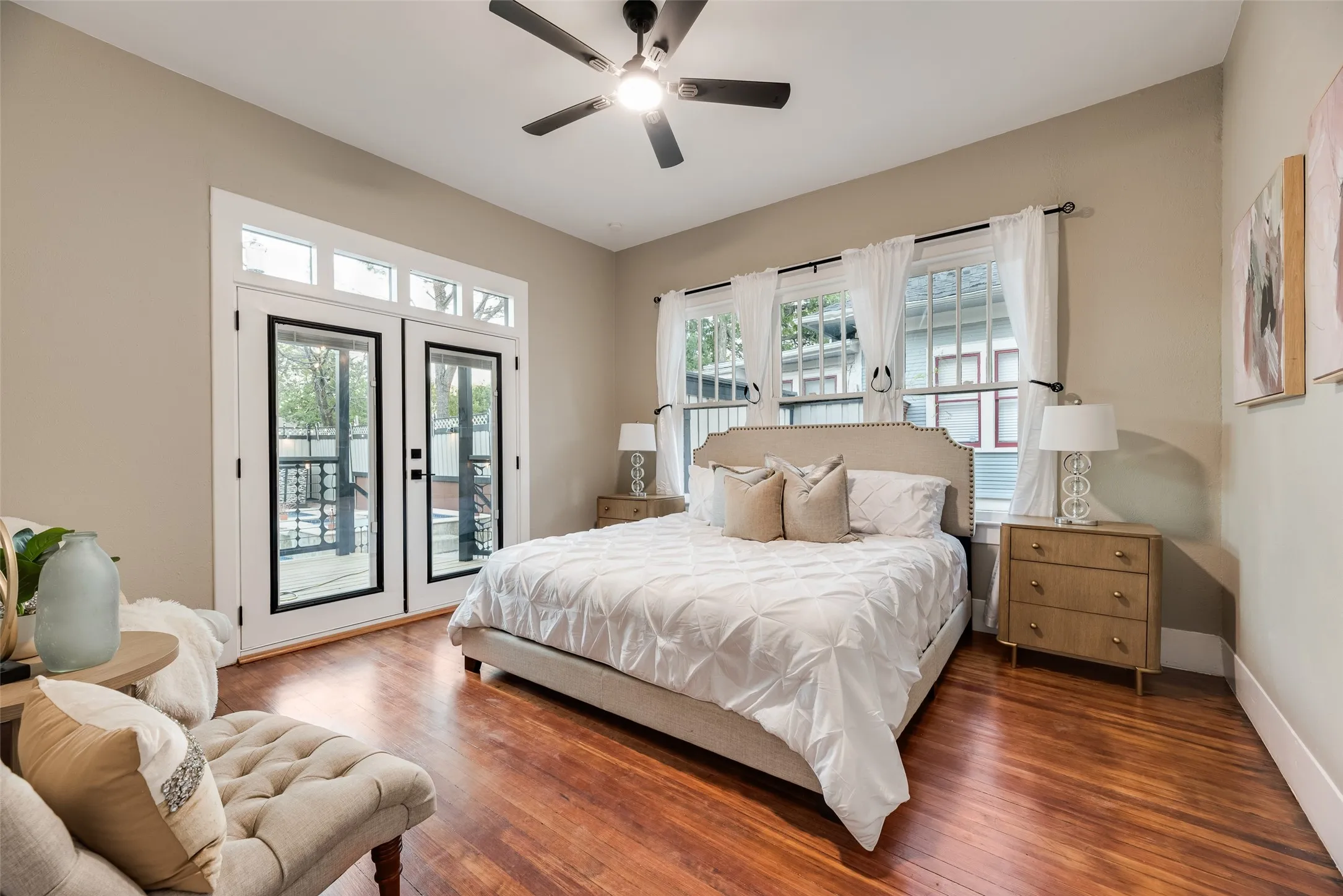 Single Family Residence For Sale in Dallas County , 924 N Winnetka Avenue, Dallas, Texas 75208, 3 Bedroom, 2 Bathroom, 1 Garage spaces, 1,484 Sqft, built in 1921, mls#21386449, Real Estate Agent in Dallas, Homes For Sale in Dallas county, Homes For Sale in Dallas, Realtor in Dallas Texas, Real Estate Brokerage Independent Realty Texas, Luminita Cordes Realtor