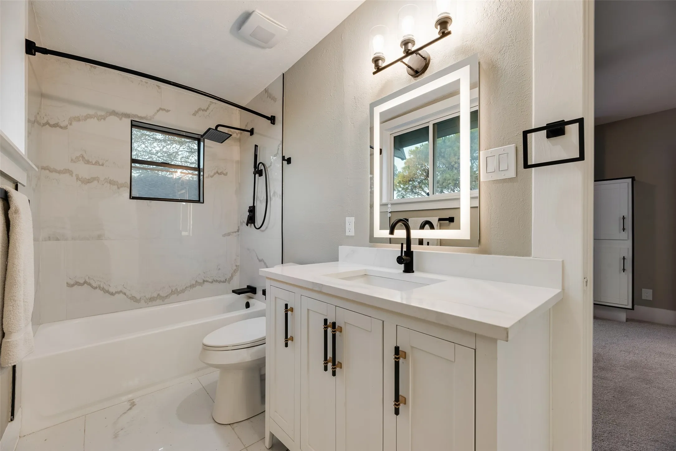 Single Family Residence For Sale in Dallas County , 924 N Winnetka Avenue, Dallas, Texas 75208, 3 Bedroom, 2 Bathroom, 1 Garage spaces, 1,484 Sqft, built in 1921, mls#21386449, Real Estate Agent in Dallas, Homes For Sale in Dallas county, Homes For Sale in Dallas, Realtor in Dallas Texas, Real Estate Brokerage Independent Realty Texas, Luminita Cordes Realtor