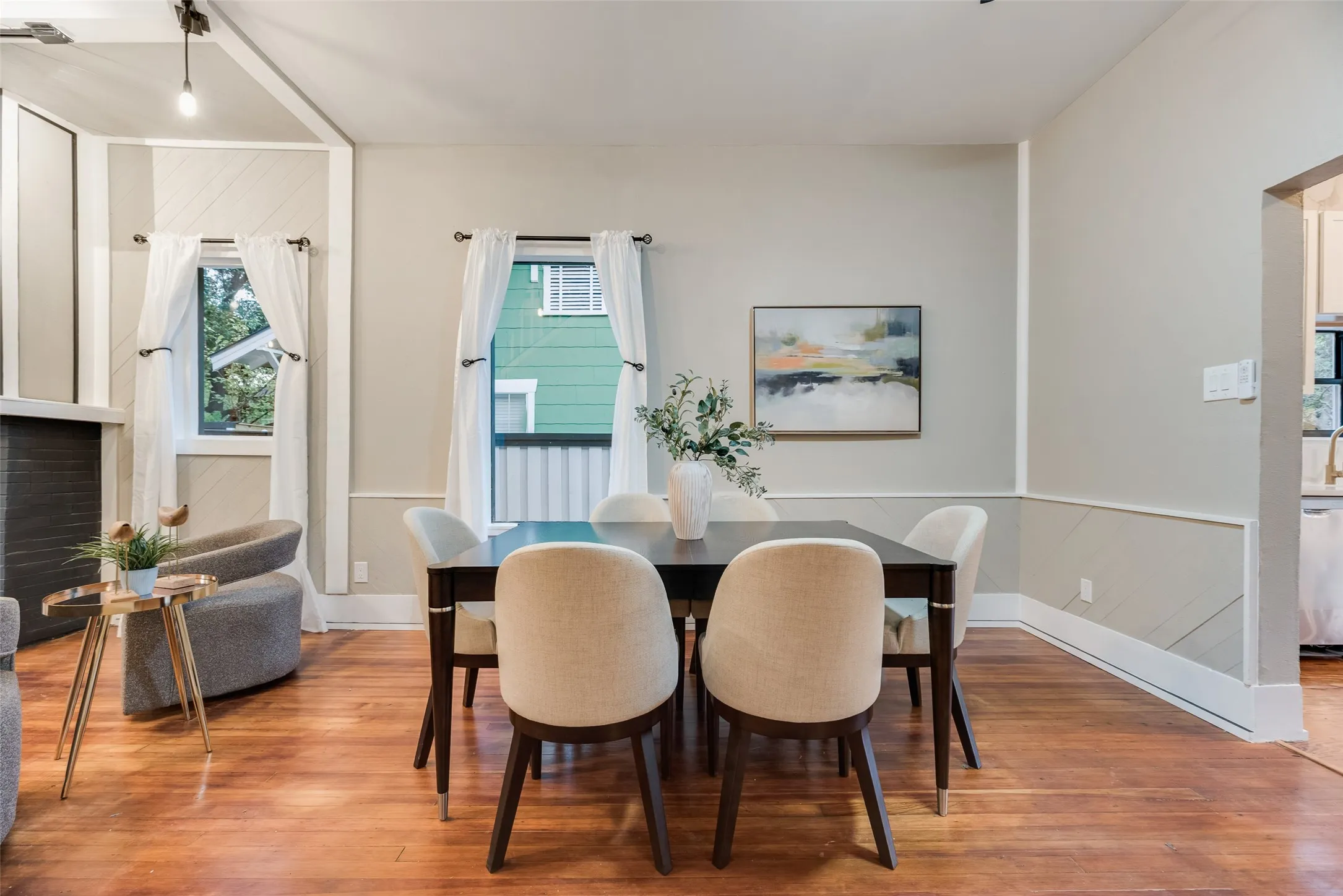 Single Family Residence For Sale in Dallas County , 924 N Winnetka Avenue, Dallas, Texas 75208, 3 Bedroom, 2 Bathroom, 1 Garage spaces, 1,484 Sqft, built in 1921, mls#21386449, Real Estate Agent in Dallas, Homes For Sale in Dallas county, Homes For Sale in Dallas, Realtor in Dallas Texas, Real Estate Brokerage Independent Realty Texas, Luminita Cordes Realtor