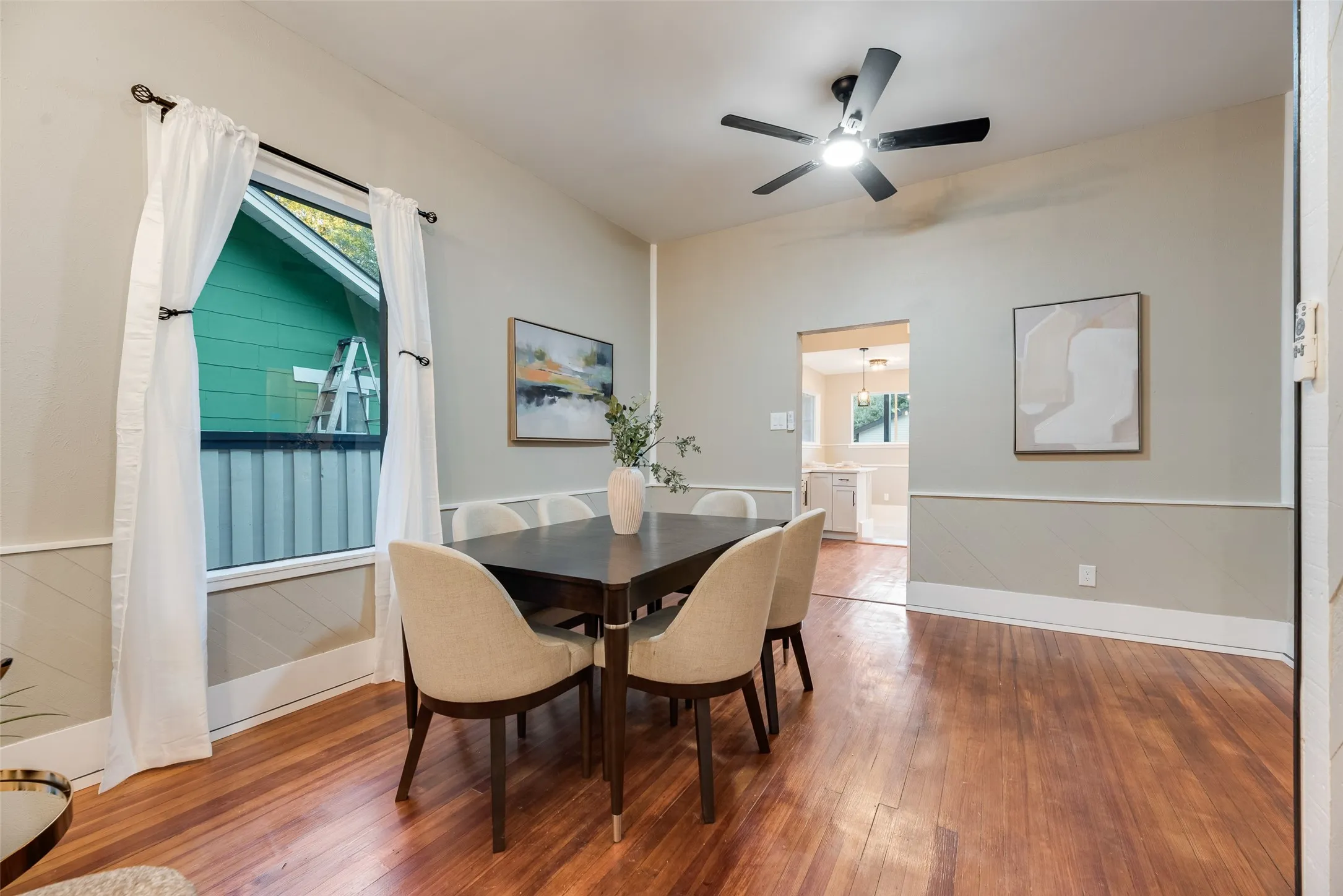 Single Family Residence For Sale in Dallas County , 924 N Winnetka Avenue, Dallas, Texas 75208, 3 Bedroom, 2 Bathroom, 1 Garage spaces, 1,484 Sqft, built in 1921, mls#21386449, Real Estate Agent in Dallas, Homes For Sale in Dallas county, Homes For Sale in Dallas, Realtor in Dallas Texas, Real Estate Brokerage Independent Realty Texas, Luminita Cordes Realtor