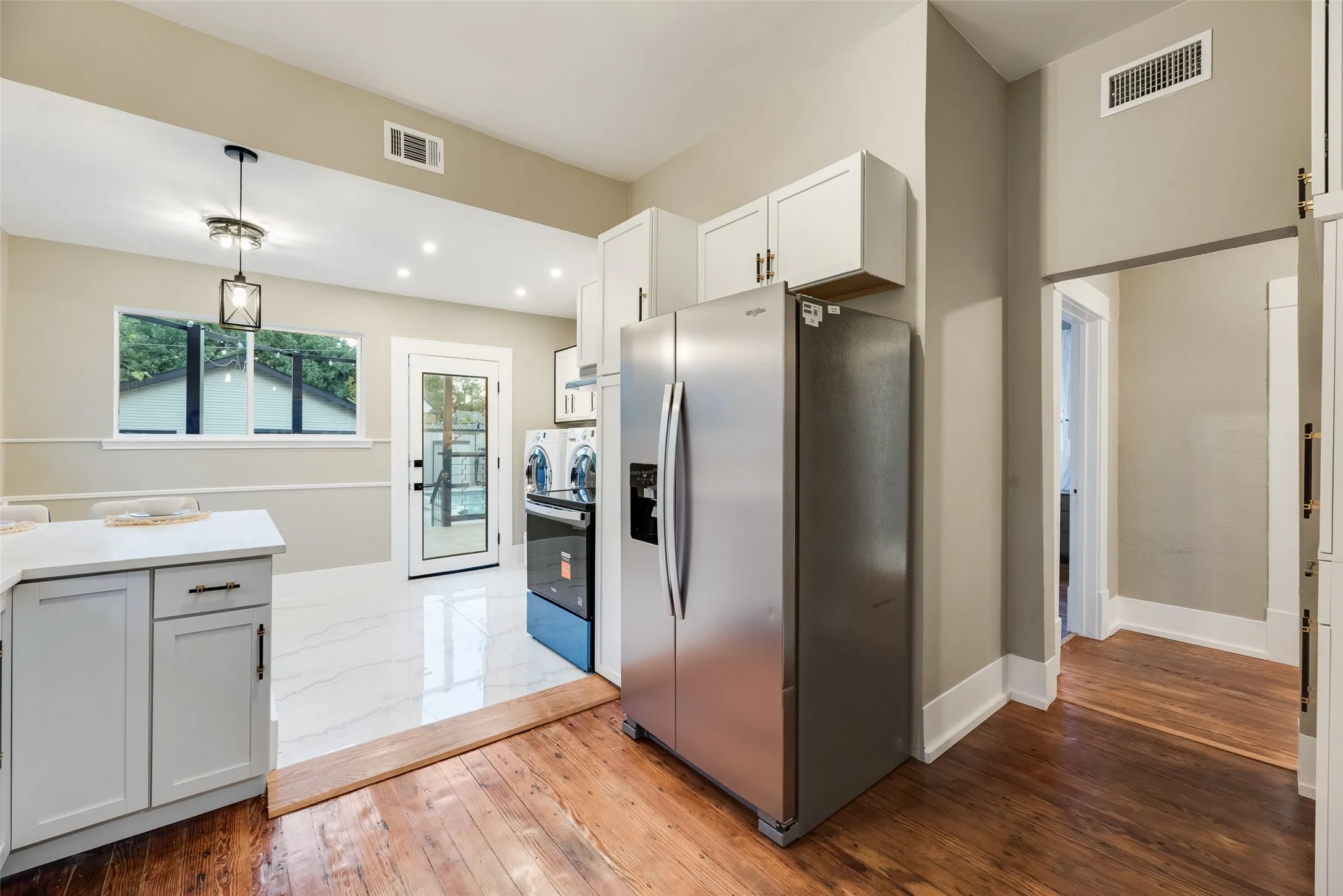 Single Family Residence For Sale in Dallas County , 924 N Winnetka Avenue, Dallas, Texas 75208, 3 Bedroom, 2 Bathroom, 1 Garage spaces, 1,484 Sqft, built in 1921, mls#21386449, Real Estate Agent in Dallas, Homes For Sale in Dallas county, Homes For Sale in Dallas, Realtor in Dallas Texas, Real Estate Brokerage Independent Realty Texas, Luminita Cordes Realtor