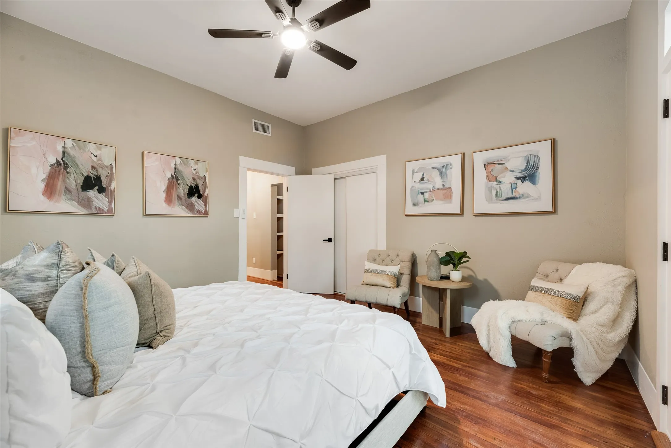 Single Family Residence For Sale in Dallas County , 924 N Winnetka Avenue, Dallas, Texas 75208, 3 Bedroom, 2 Bathroom, 1 Garage spaces, 1,484 Sqft, built in 1921, mls#21386449, Real Estate Agent in Dallas, Homes For Sale in Dallas county, Homes For Sale in Dallas, Realtor in Dallas Texas, Real Estate Brokerage Independent Realty Texas, Luminita Cordes Realtor