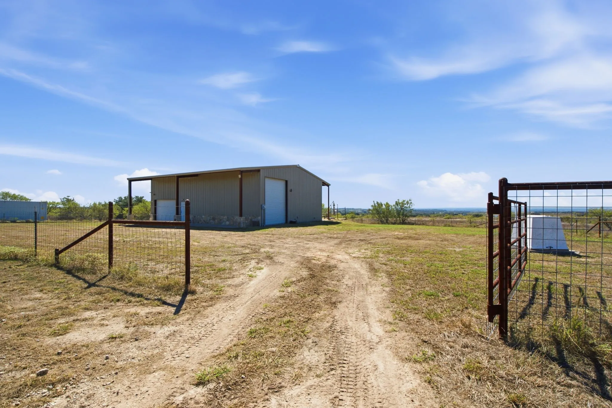 Single Family Residence For Sale in Comanche County , 1926 County Road 333, Dublin, Texas 76446, 2 Bedroom, 1 Bathroom, Garage spaces, 1,100 Sqft, built in 2019, mls#21405814, Real Estate Agent in Dublin, Homes For Sale in Comanche county, Homes For Sale in Dublin, Realtor in Dublin Texas, Real Estate Brokerage Independent Realty Texas, Luminita Cordes Realtor
