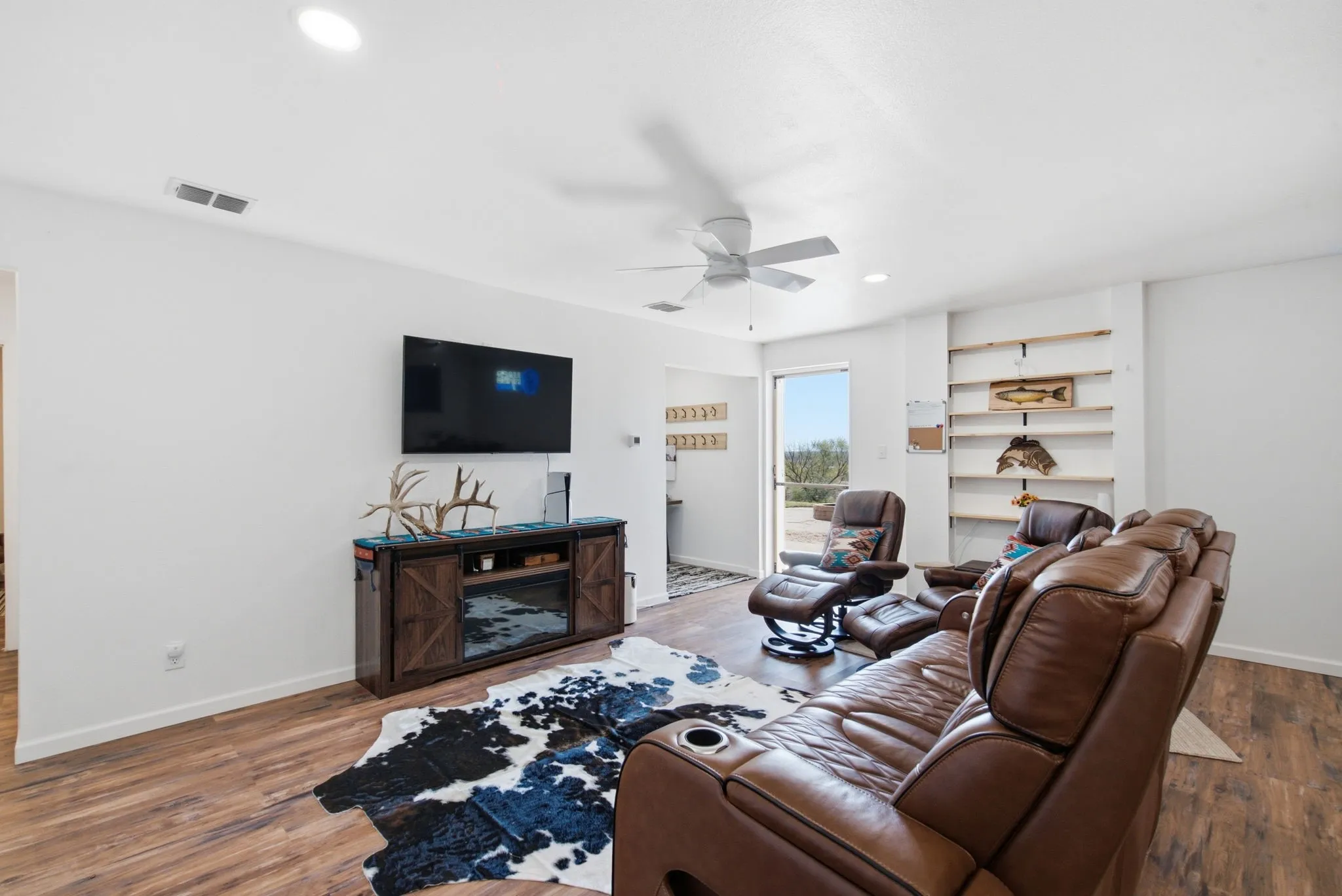 Single Family Residence For Sale in Comanche County , 1926 County Road 333, Dublin, Texas 76446, 2 Bedroom, 1 Bathroom, Garage spaces, 1,100 Sqft, built in 2019, mls#21405814, Real Estate Agent in Dublin, Homes For Sale in Comanche county, Homes For Sale in Dublin, Realtor in Dublin Texas, Real Estate Brokerage Independent Realty Texas, Luminita Cordes Realtor