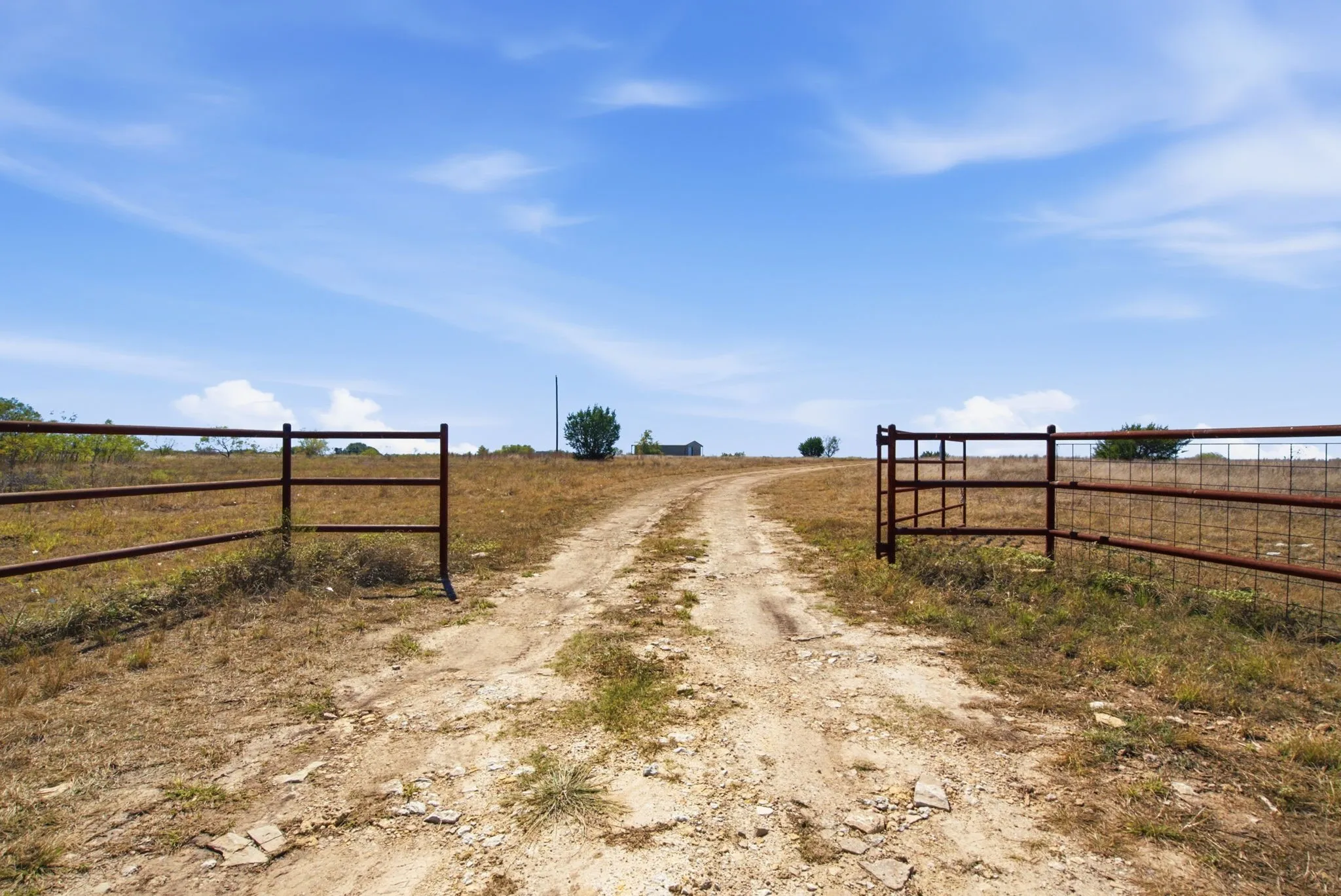 Single Family Residence For Sale in Comanche County , 1926 County Road 333, Dublin, Texas 76446, 2 Bedroom, 1 Bathroom, Garage spaces, 1,100 Sqft, built in 2019, mls#21405814, Real Estate Agent in Dublin, Homes For Sale in Comanche county, Homes For Sale in Dublin, Realtor in Dublin Texas, Real Estate Brokerage Independent Realty Texas, Luminita Cordes Realtor