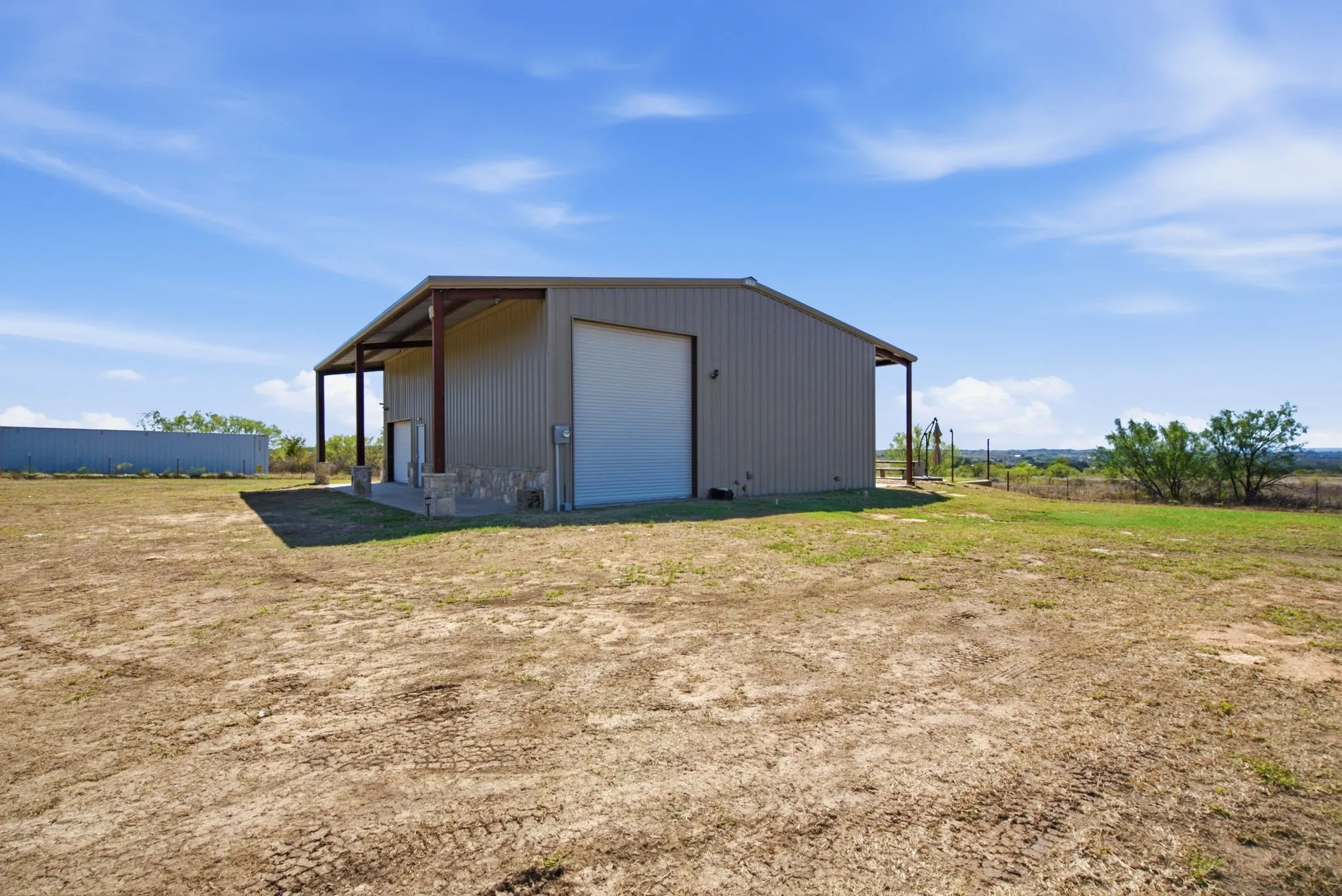 Single Family Residence For Sale in Comanche County , 1926 County Road 333, Dublin, Texas 76446, 2 Bedroom, 1 Bathroom, Garage spaces, 1,100 Sqft, built in 2019, mls#21405814, Real Estate Agent in Dublin, Homes For Sale in Comanche county, Homes For Sale in Dublin, Realtor in Dublin Texas, Real Estate Brokerage Independent Realty Texas, Luminita Cordes Realtor