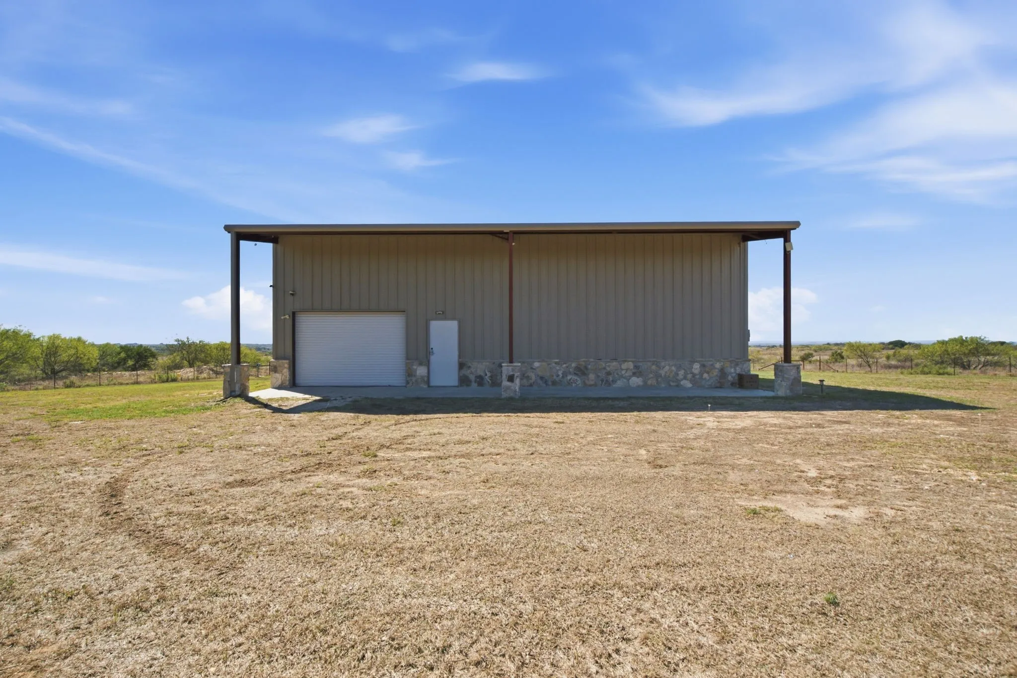 Single Family Residence For Sale in Comanche County , 1926 County Road 333, Dublin, Texas 76446, 2 Bedroom, 1 Bathroom, Garage spaces, 1,100 Sqft, built in 2019, mls#21405814, Real Estate Agent in Dublin, Homes For Sale in Comanche county, Homes For Sale in Dublin, Realtor in Dublin Texas, Real Estate Brokerage Independent Realty Texas, Luminita Cordes Realtor
