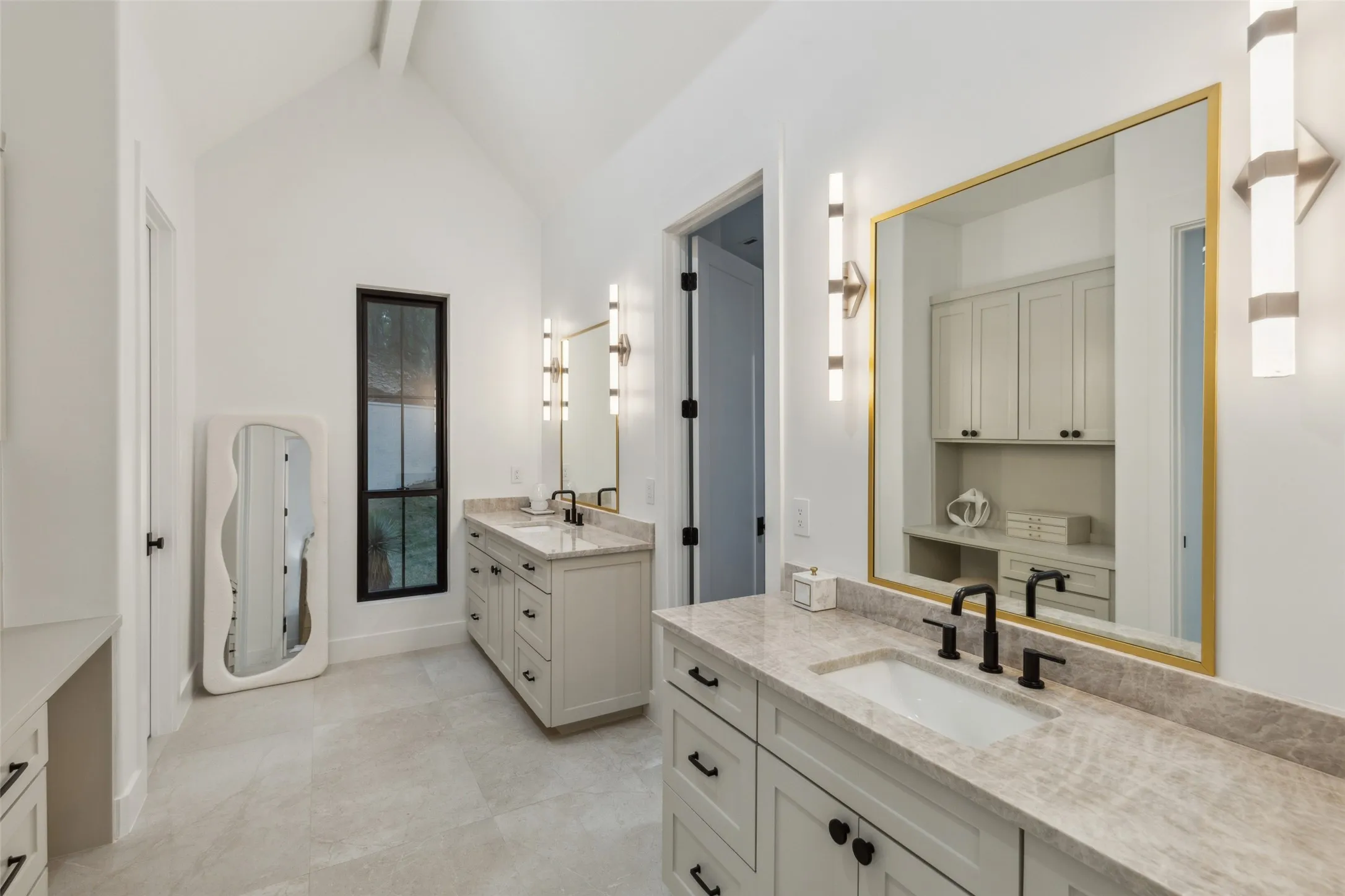 Single Family Residence For Sale in Parker County , 700 Cactus Rio Drive, Weatherford, Texas 76087, 5 Bedroom, 5 Bathroom, 3 Garage spaces, 7,019 Sqft, built in 2023, mls#21407962, Real Estate Agent in Weatherford, Homes For Sale in Parker county, Homes For Sale in Weatherford, Realtor in Weatherford Texas, Real Estate Brokerage Independent Realty Texas, Luminita Cordes Realtor