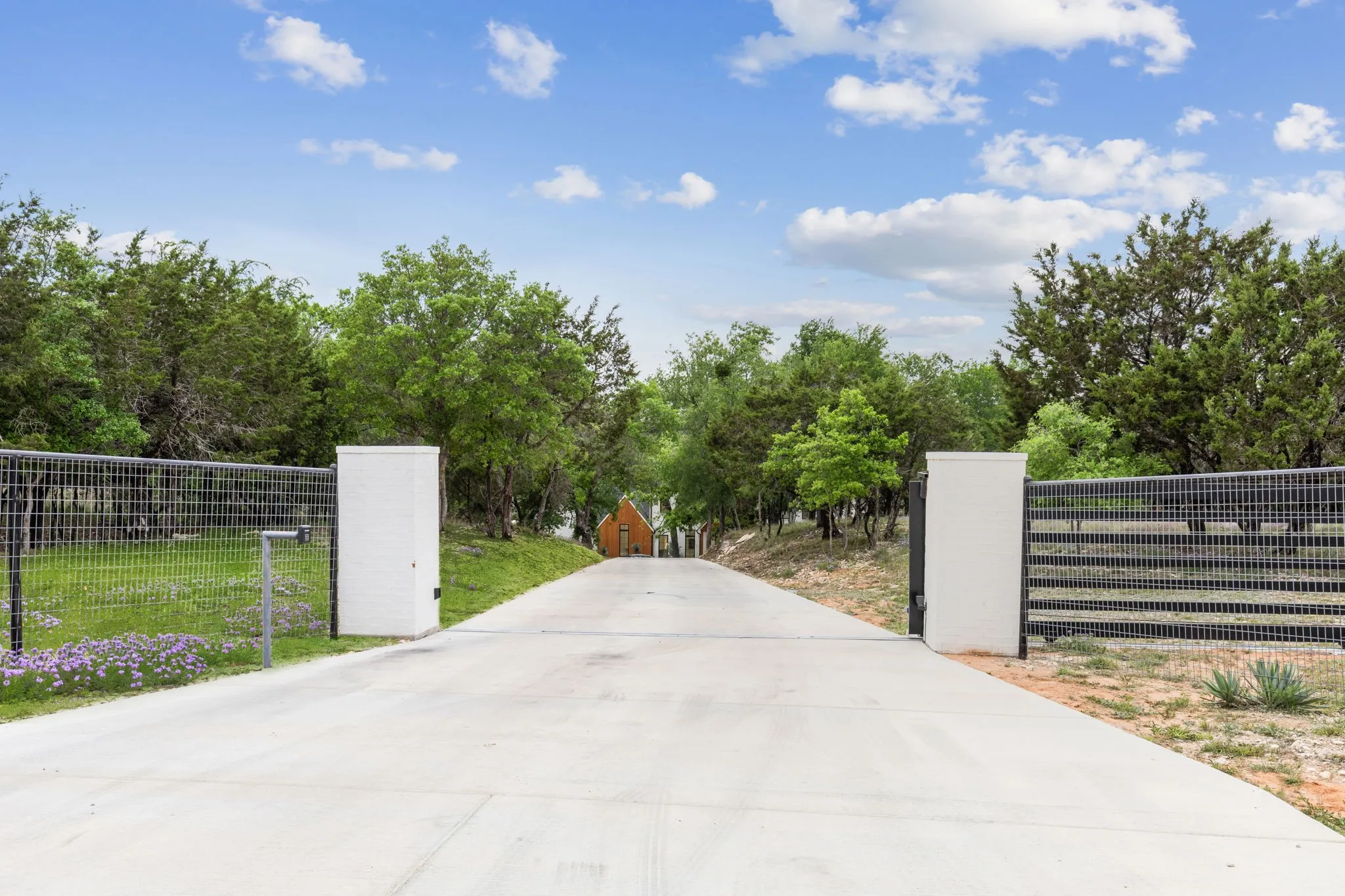 Single Family Residence For Sale in Parker County , 700 Cactus Rio Drive, Weatherford, Texas 76087, 5 Bedroom, 5 Bathroom, 3 Garage spaces, 7,019 Sqft, built in 2023, mls#21407962, Real Estate Agent in Weatherford, Homes For Sale in Parker county, Homes For Sale in Weatherford, Realtor in Weatherford Texas, Real Estate Brokerage Independent Realty Texas, Luminita Cordes Realtor