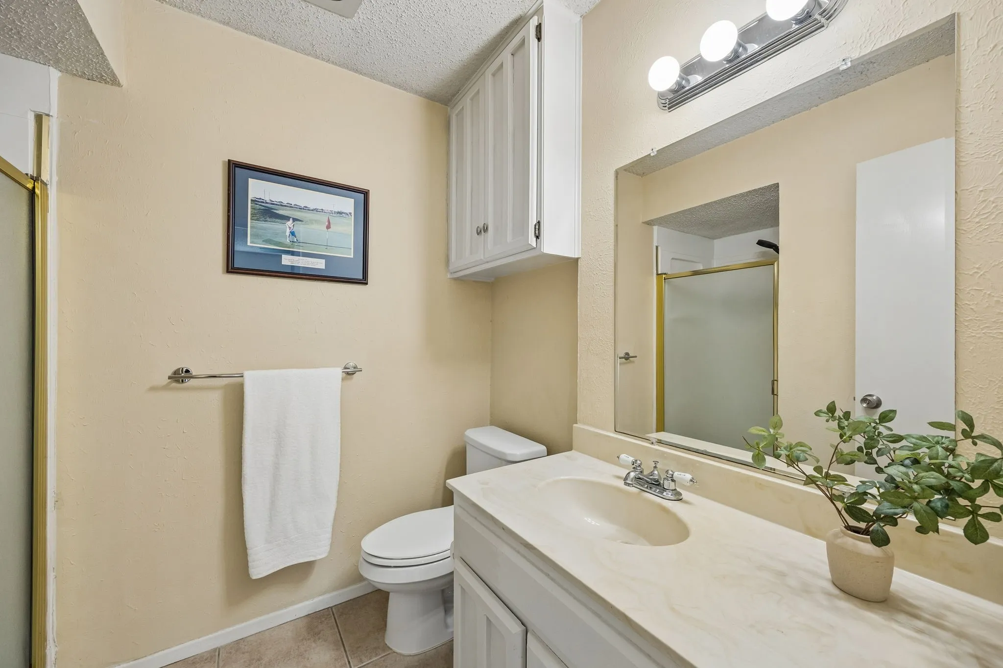 Single Family Residence For Sale in Tarrant County , 1501 Schumac Lane, Bedford, Texas 76022, 3 Bedroom, 3 Bathroom, 2 Garage spaces, 2,216 Sqft, built in 1979, mls#21407490, Real Estate Agent in Bedford, Homes For Sale in Tarrant county, Homes For Sale in Bedford, Realtor in Bedford Texas, Real Estate Brokerage Independent Realty Texas, Luminita Cordes Realtor