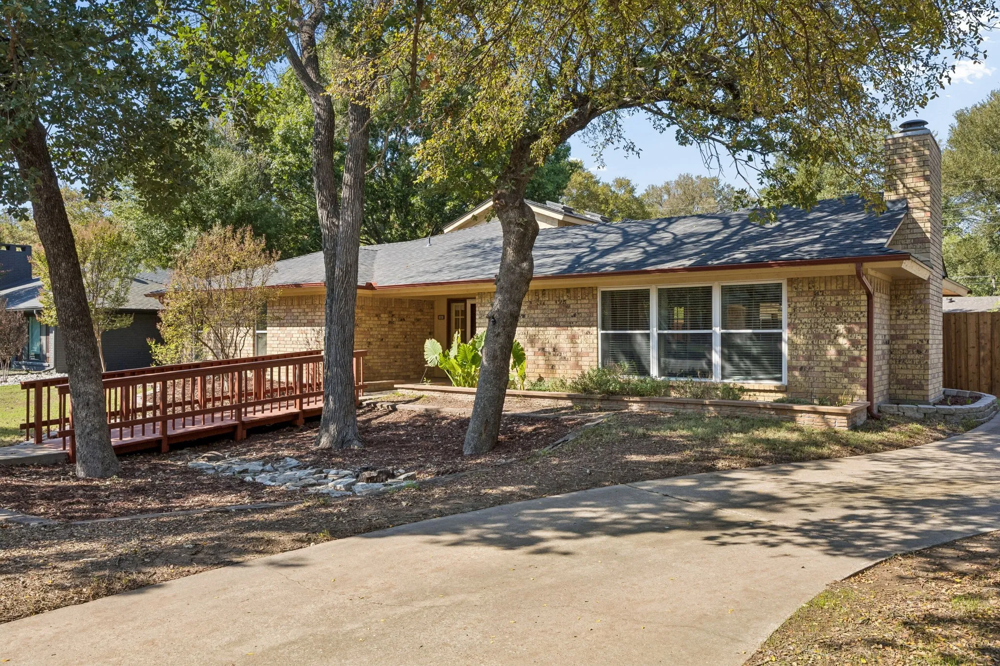 Single Family Residence For Sale in Tarrant County , 1501 Schumac Lane, Bedford, Texas 76022, 3 Bedroom, 3 Bathroom, 2 Garage spaces, 2,216 Sqft, built in 1979, mls#21407490, Real Estate Agent in Bedford, Homes For Sale in Tarrant county, Homes For Sale in Bedford, Realtor in Bedford Texas, Real Estate Brokerage Independent Realty Texas, Luminita Cordes Realtor