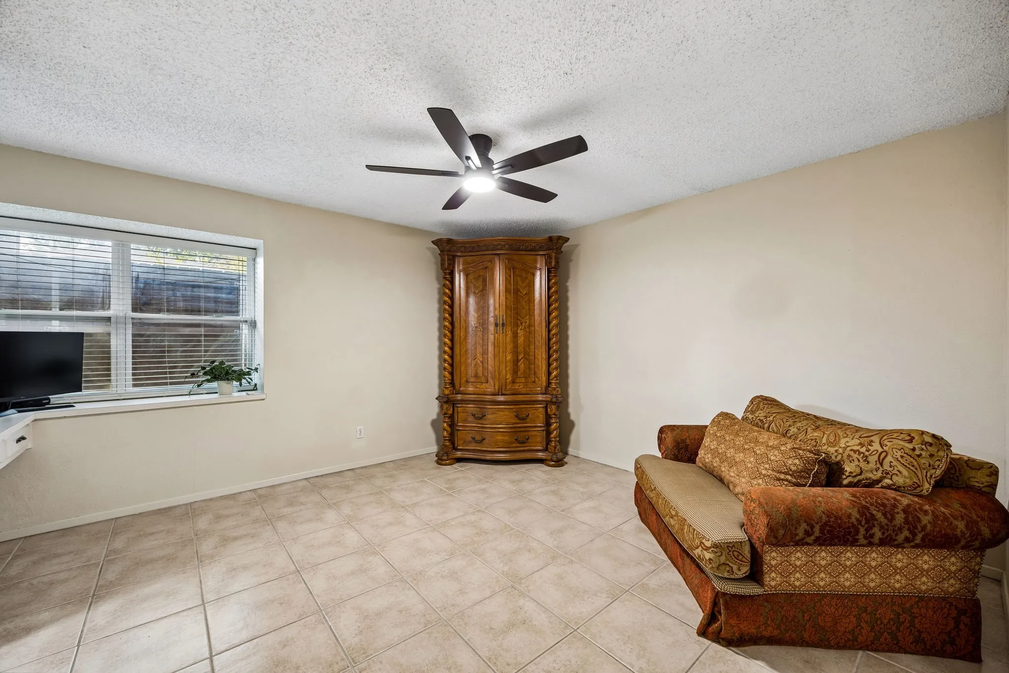 Single Family Residence For Sale in Tarrant County , 1501 Schumac Lane, Bedford, Texas 76022, 3 Bedroom, 3 Bathroom, 2 Garage spaces, 2,216 Sqft, built in 1979, mls#21407490, Real Estate Agent in Bedford, Homes For Sale in Tarrant county, Homes For Sale in Bedford, Realtor in Bedford Texas, Real Estate Brokerage Independent Realty Texas, Luminita Cordes Realtor
