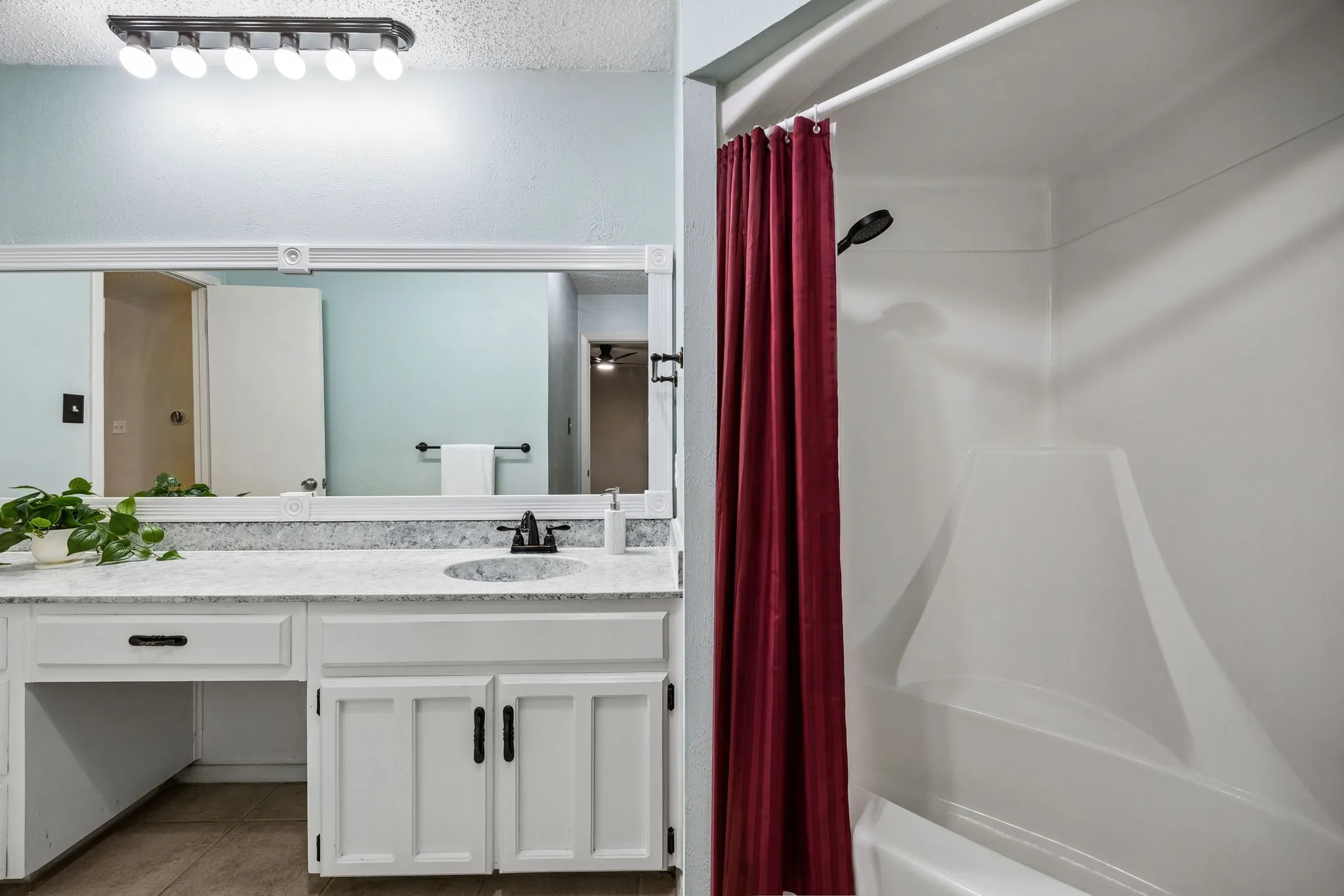 Single Family Residence For Sale in Tarrant County , 1501 Schumac Lane, Bedford, Texas 76022, 3 Bedroom, 3 Bathroom, 2 Garage spaces, 2,216 Sqft, built in 1979, mls#21407490, Real Estate Agent in Bedford, Homes For Sale in Tarrant county, Homes For Sale in Bedford, Realtor in Bedford Texas, Real Estate Brokerage Independent Realty Texas, Luminita Cordes Realtor