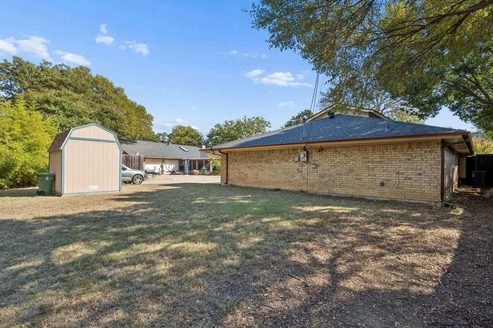 Single Family Residence For Sale in Tarrant County , 1501 Schumac Lane, Bedford, Texas 76022, 3 Bedroom, 3 Bathroom, 2 Garage spaces, 2,216 Sqft, built in 1979, mls#21407490, Real Estate Agent in Bedford, Homes For Sale in Tarrant county, Homes For Sale in Bedford, Realtor in Bedford Texas, Real Estate Brokerage Independent Realty Texas, Luminita Cordes Realtor