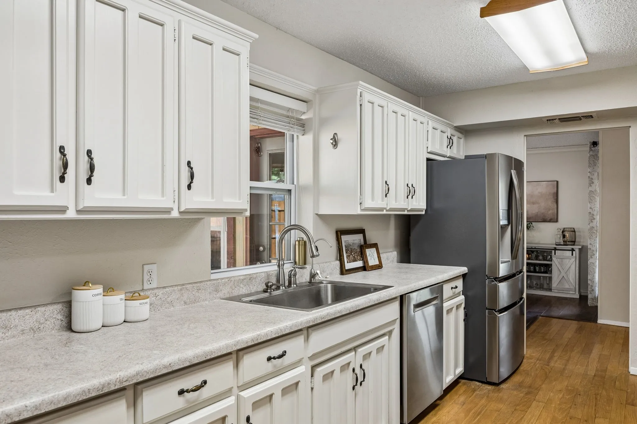 Single Family Residence For Sale in Tarrant County , 1501 Schumac Lane, Bedford, Texas 76022, 3 Bedroom, 3 Bathroom, 2 Garage spaces, 2,216 Sqft, built in 1979, mls#21407490, Real Estate Agent in Bedford, Homes For Sale in Tarrant county, Homes For Sale in Bedford, Realtor in Bedford Texas, Real Estate Brokerage Independent Realty Texas, Luminita Cordes Realtor