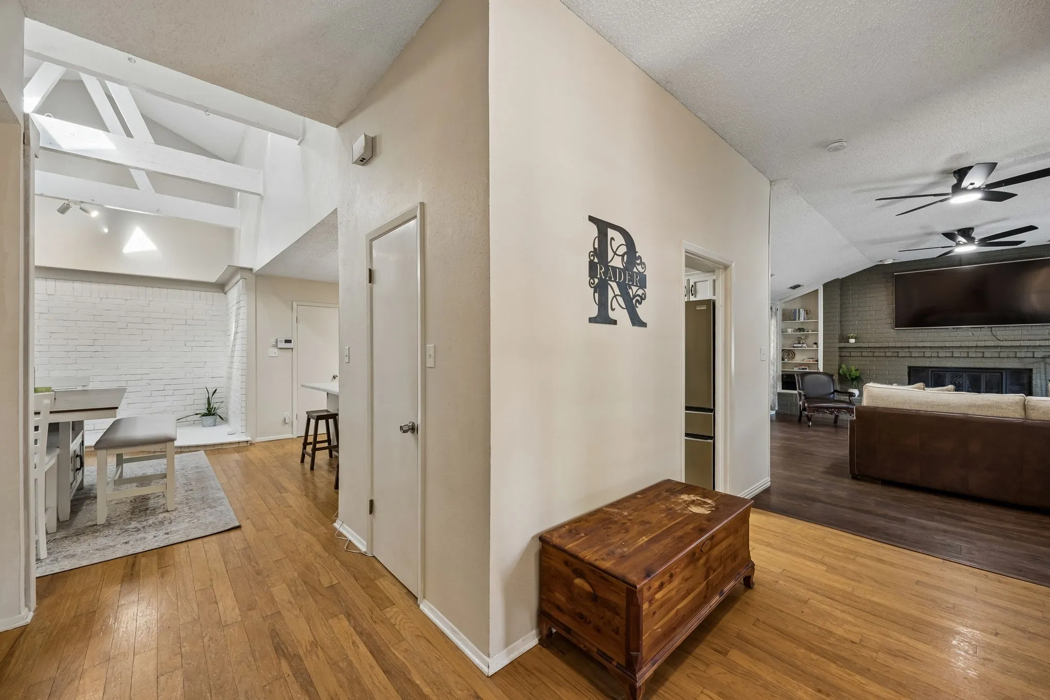 Single Family Residence For Sale in Tarrant County , 1501 Schumac Lane, Bedford, Texas 76022, 3 Bedroom, 3 Bathroom, 2 Garage spaces, 2,216 Sqft, built in 1979, mls#21407490, Real Estate Agent in Bedford, Homes For Sale in Tarrant county, Homes For Sale in Bedford, Realtor in Bedford Texas, Real Estate Brokerage Independent Realty Texas, Luminita Cordes Realtor