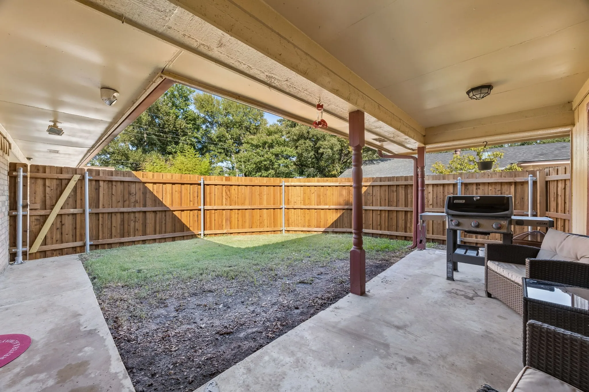 Single Family Residence For Sale in Tarrant County , 1501 Schumac Lane, Bedford, Texas 76022, 3 Bedroom, 3 Bathroom, 2 Garage spaces, 2,216 Sqft, built in 1979, mls#21407490, Real Estate Agent in Bedford, Homes For Sale in Tarrant county, Homes For Sale in Bedford, Realtor in Bedford Texas, Real Estate Brokerage Independent Realty Texas, Luminita Cordes Realtor