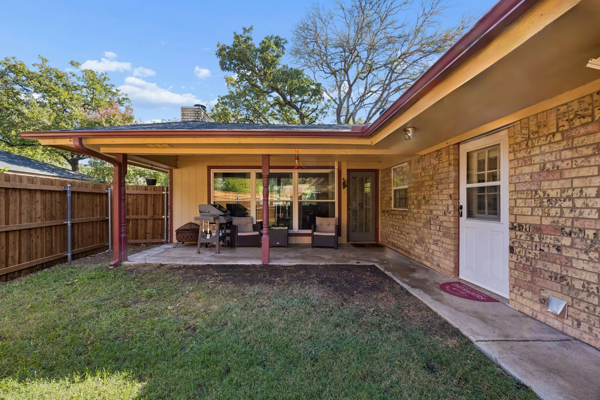 Single Family Residence For Sale in Tarrant County , 1501 Schumac Lane, Bedford, Texas 76022, 3 Bedroom, 3 Bathroom, 2 Garage spaces, 2,216 Sqft, built in 1979, mls#21407490, Real Estate Agent in Bedford, Homes For Sale in Tarrant county, Homes For Sale in Bedford, Realtor in Bedford Texas, Real Estate Brokerage Independent Realty Texas, Luminita Cordes Realtor