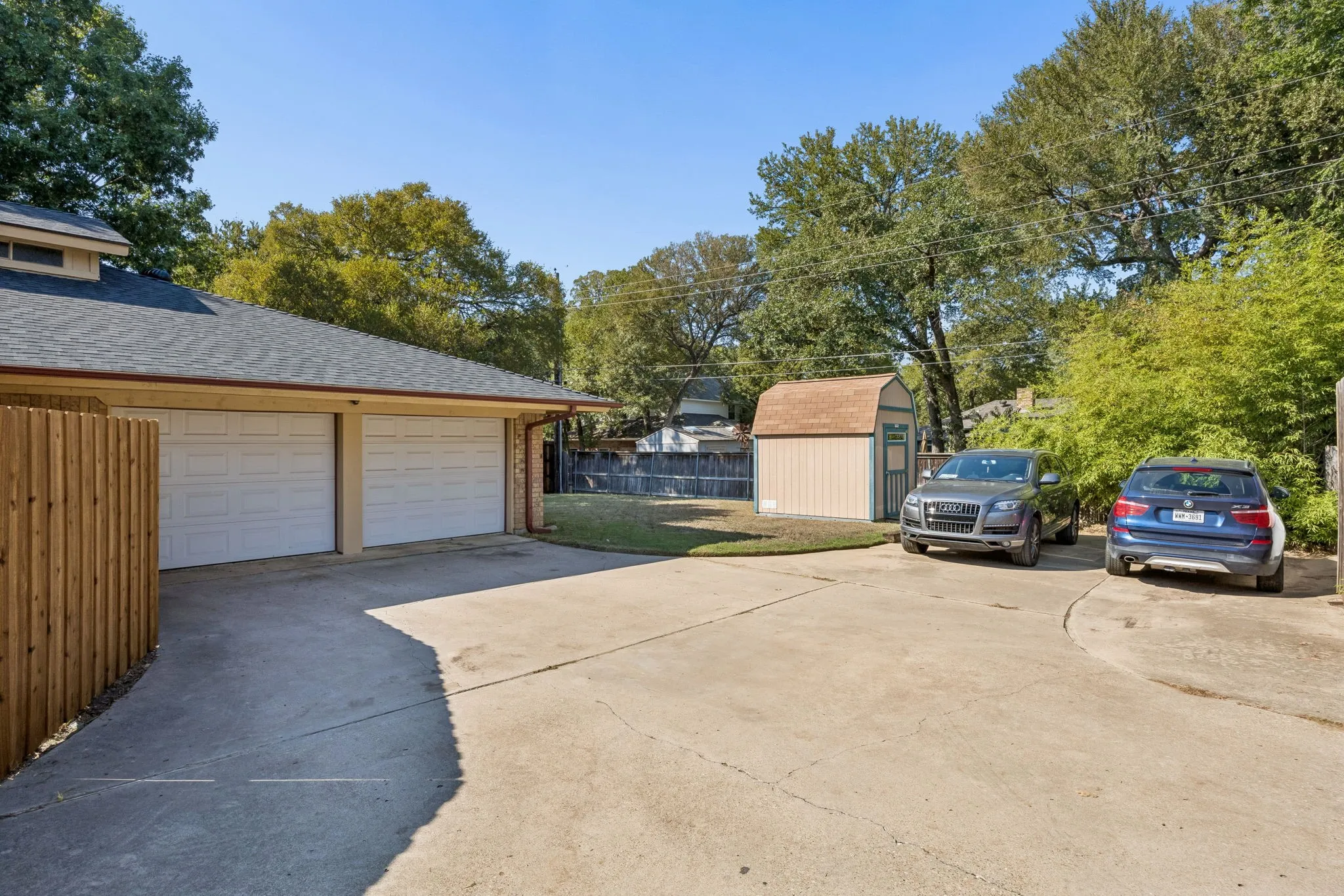 Single Family Residence For Sale in Tarrant County , 1501 Schumac Lane, Bedford, Texas 76022, 3 Bedroom, 3 Bathroom, 2 Garage spaces, 2,216 Sqft, built in 1979, mls#21407490, Real Estate Agent in Bedford, Homes For Sale in Tarrant county, Homes For Sale in Bedford, Realtor in Bedford Texas, Real Estate Brokerage Independent Realty Texas, Luminita Cordes Realtor