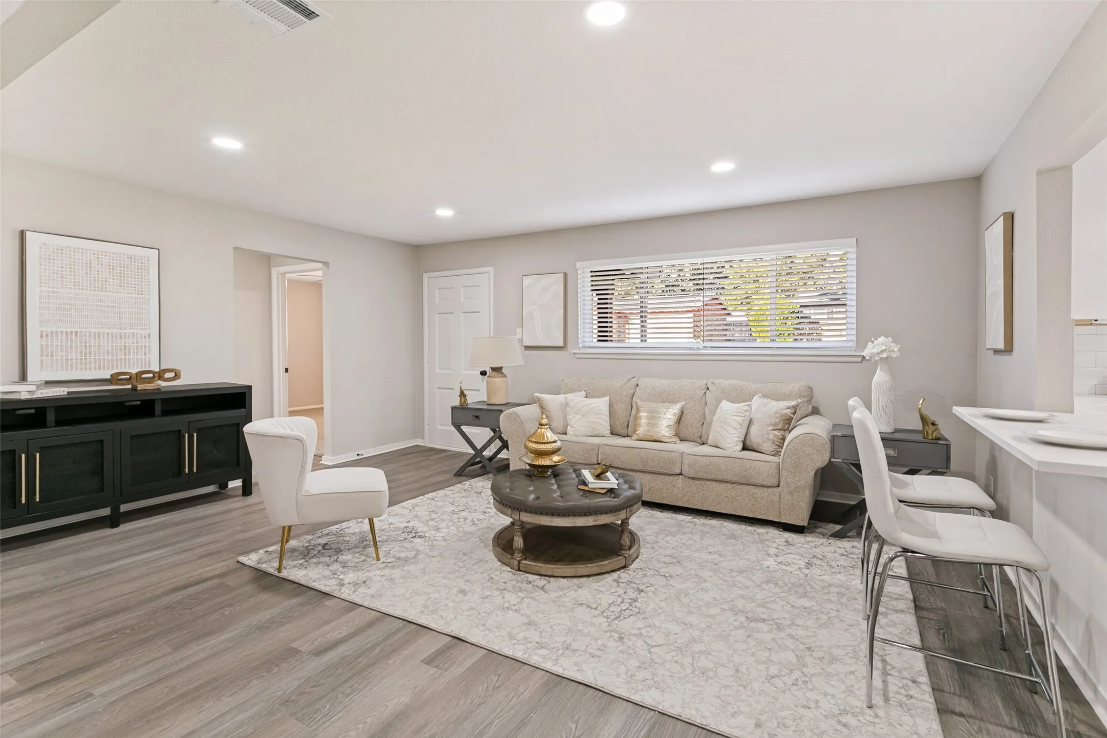 Single Family Residence For Sale in Tarrant County , 1124 Norwood Drive, Hurst, Texas 76053, 3 Bedroom, 2 Bathroom, 2 Garage spaces, 1,546 Sqft, built in 1959, mls#21408075, Real Estate Agent in Hurst, Homes For Sale in Tarrant county, Homes For Sale in Hurst, Realtor in Hurst Texas, Real Estate Brokerage Independent Realty Texas, Luminita Cordes Realtor