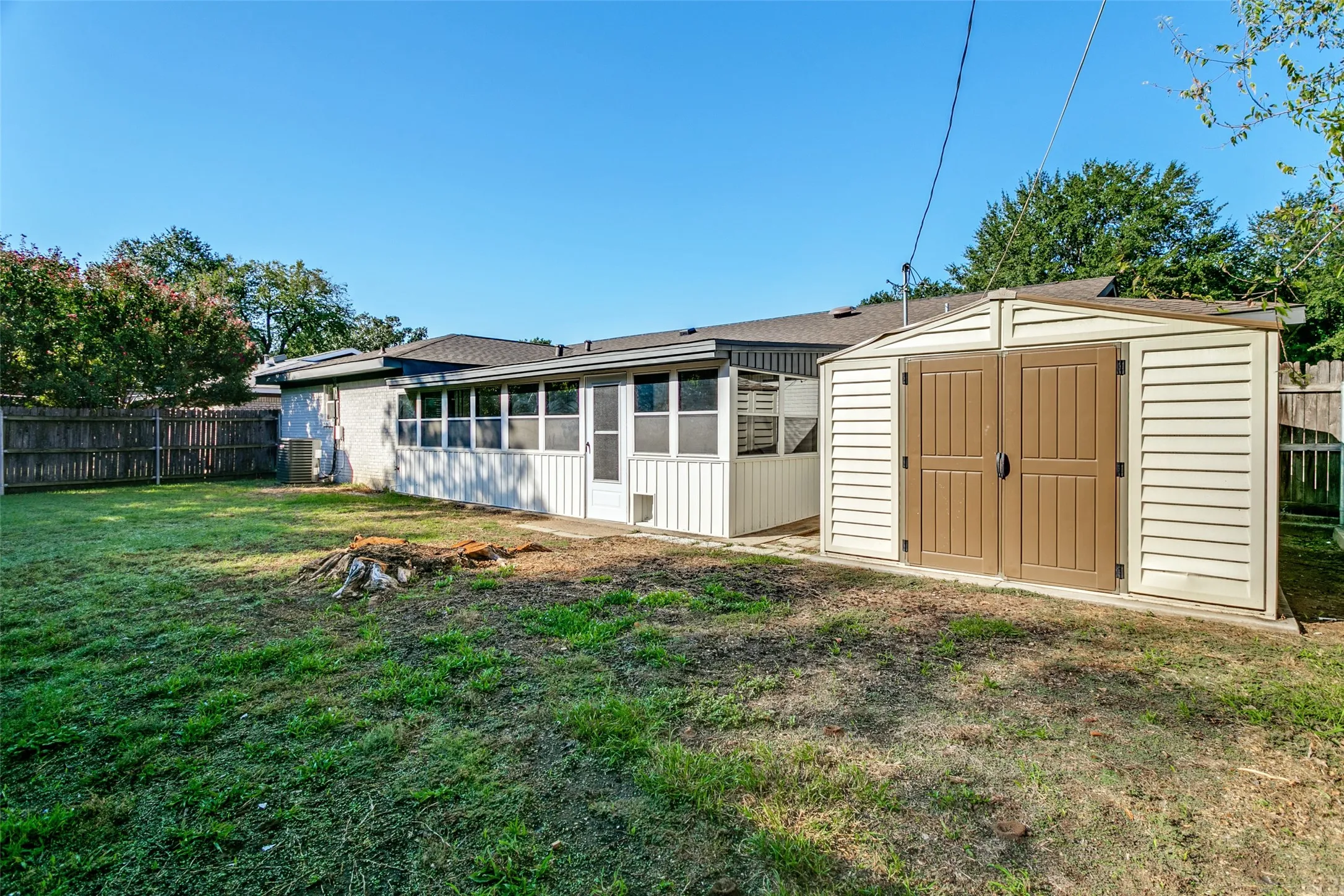 Single Family Residence For Sale in Tarrant County , 1124 Norwood Drive, Hurst, Texas 76053, 3 Bedroom, 2 Bathroom, 2 Garage spaces, 1,546 Sqft, built in 1959, mls#21408075, Real Estate Agent in Hurst, Homes For Sale in Tarrant county, Homes For Sale in Hurst, Realtor in Hurst Texas, Real Estate Brokerage Independent Realty Texas, Luminita Cordes Realtor