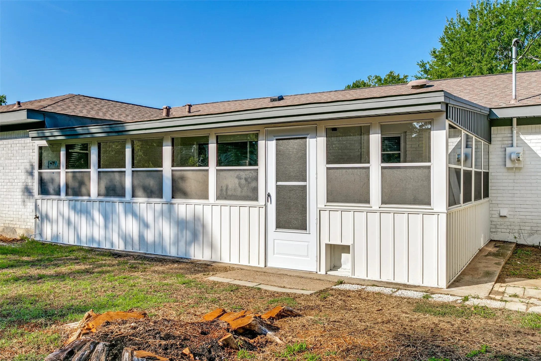 Single Family Residence For Sale in Tarrant County , 1124 Norwood Drive, Hurst, Texas 76053, 3 Bedroom, 2 Bathroom, 2 Garage spaces, 1,546 Sqft, built in 1959, mls#21408075, Real Estate Agent in Hurst, Homes For Sale in Tarrant county, Homes For Sale in Hurst, Realtor in Hurst Texas, Real Estate Brokerage Independent Realty Texas, Luminita Cordes Realtor