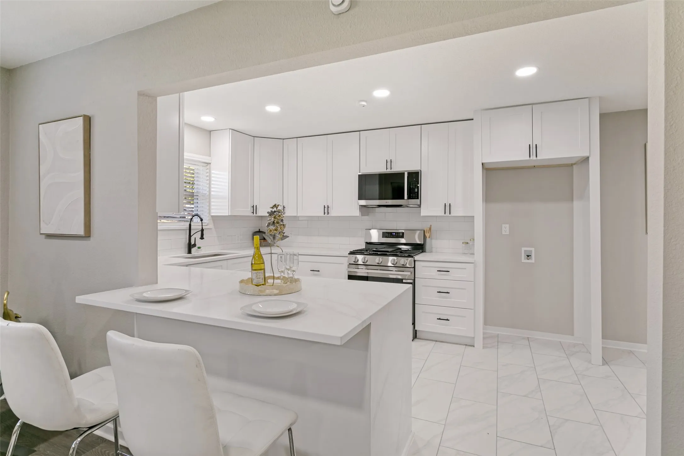 Single Family Residence For Sale in Tarrant County , 1124 Norwood Drive, Hurst, Texas 76053, 3 Bedroom, 2 Bathroom, 2 Garage spaces, 1,546 Sqft, built in 1959, mls#21408075, Real Estate Agent in Hurst, Homes For Sale in Tarrant county, Homes For Sale in Hurst, Realtor in Hurst Texas, Real Estate Brokerage Independent Realty Texas, Luminita Cordes Realtor