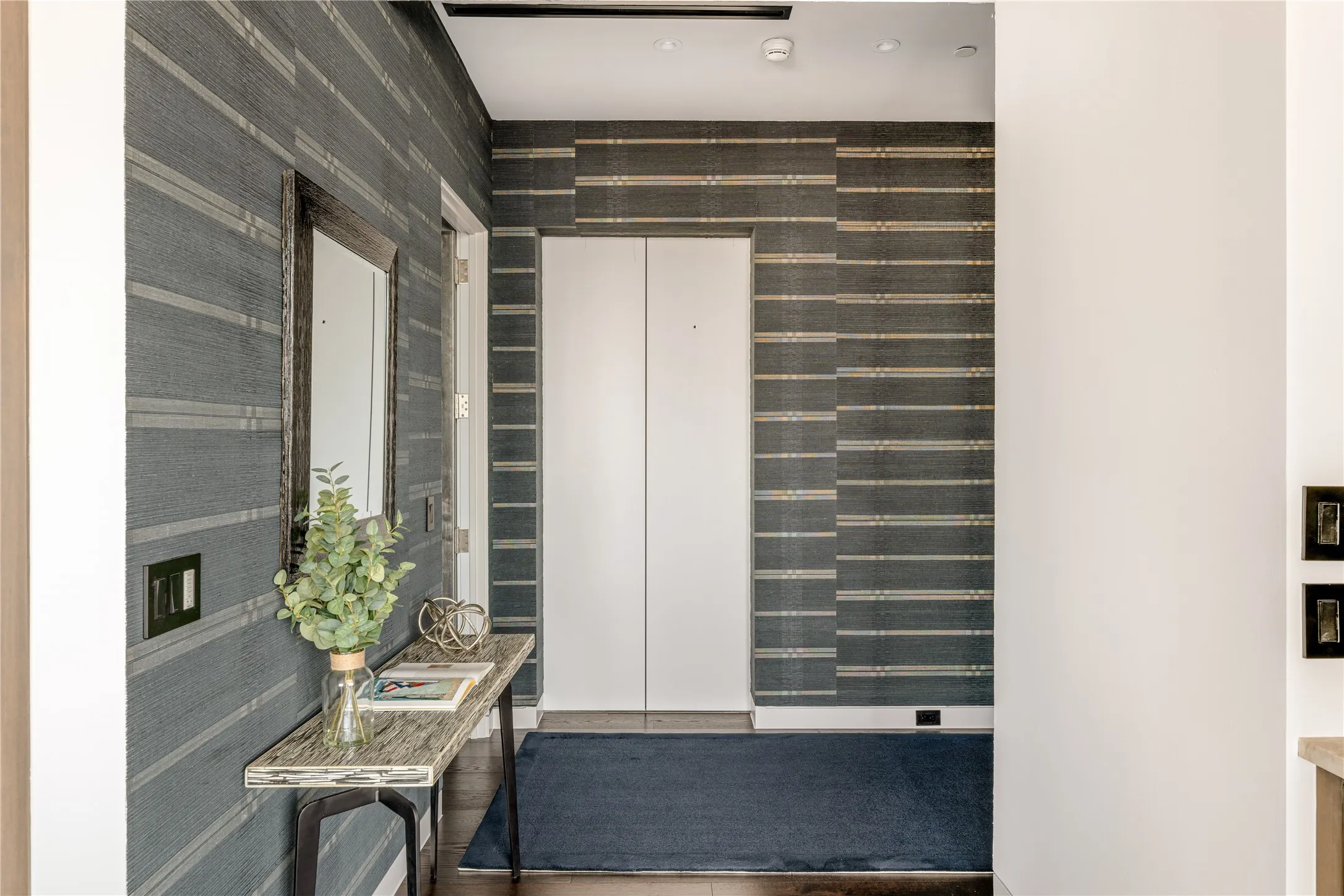 Condominium For Rent in Dallas County , 1918 Olive Street 3403, Dallas, Texas 75201, 2 Bedroom, 2 Bathroom, 2 Garage spaces, 2,417 Sqft, built in 2012, mls#21407994, Real Estate Agent in Dallas, Homes For Rent in Dallas county, Homes For Rent in Dallas, Realtor in Dallas Texas, Real Estate Brokerage Independent Realty Texas, Luminita Cordes Realtor