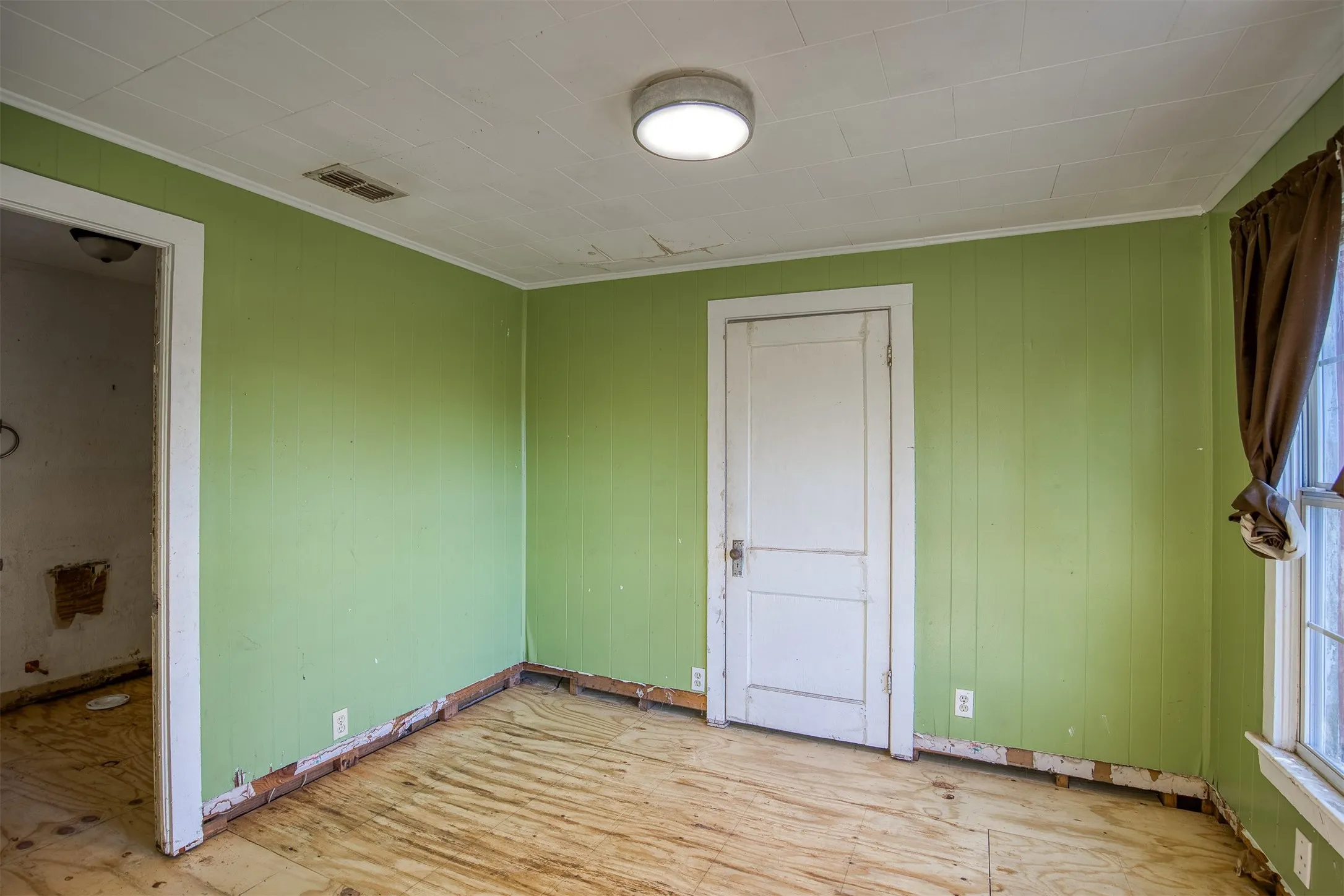 Single Family Residence For Sale in Anderson County , 1806 N Link St, Palestine, Texas 75801, 3 Bedroom, 1 Bathroom, Garage spaces, 1,024 Sqft, built in 1928, mls#21408072, Real Estate Agent in Palestine, Homes For Sale in Anderson county, Homes For Sale in Palestine, Realtor in Palestine Texas, Real Estate Brokerage Independent Realty Texas, Luminita Cordes Realtor