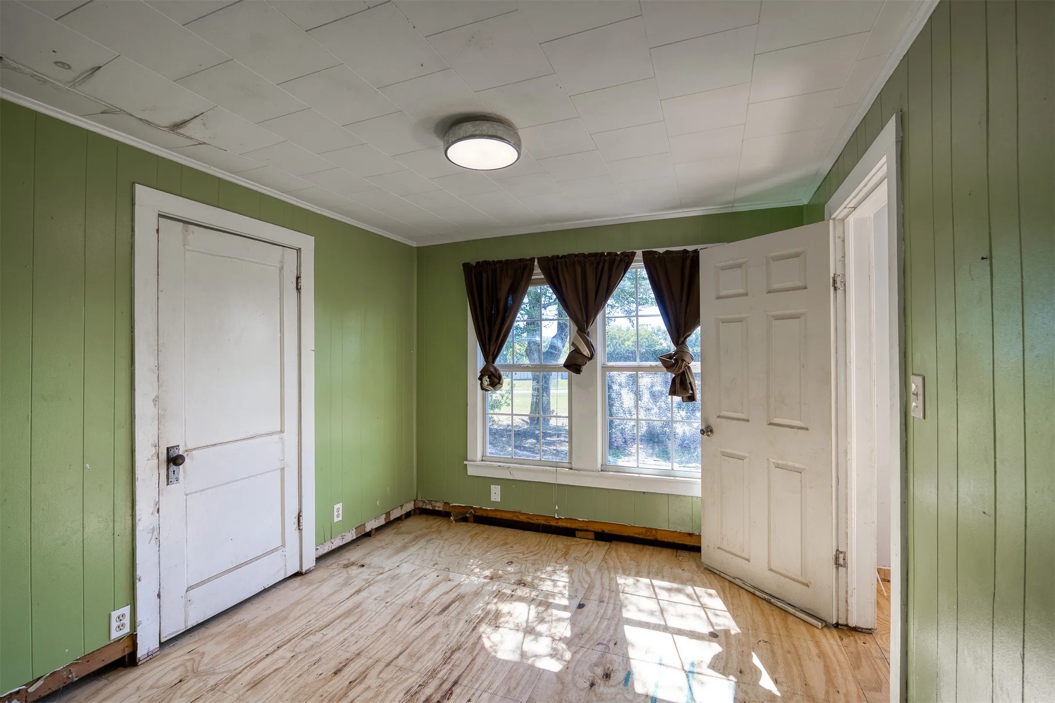 Single Family Residence For Sale in Anderson County , 1806 N Link St, Palestine, Texas 75801, 3 Bedroom, 1 Bathroom, Garage spaces, 1,024 Sqft, built in 1928, mls#21408072, Real Estate Agent in Palestine, Homes For Sale in Anderson county, Homes For Sale in Palestine, Realtor in Palestine Texas, Real Estate Brokerage Independent Realty Texas, Luminita Cordes Realtor