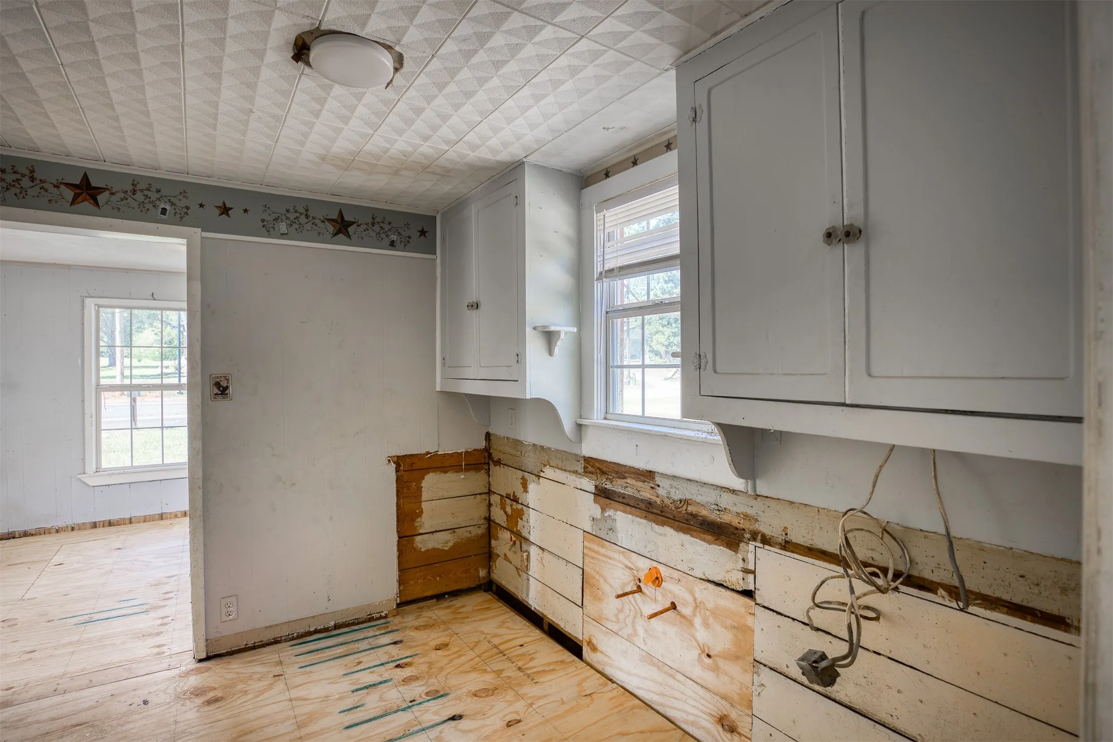 Single Family Residence For Sale in Anderson County , 1806 N Link St, Palestine, Texas 75801, 3 Bedroom, 1 Bathroom, Garage spaces, 1,024 Sqft, built in 1928, mls#21408072, Real Estate Agent in Palestine, Homes For Sale in Anderson county, Homes For Sale in Palestine, Realtor in Palestine Texas, Real Estate Brokerage Independent Realty Texas, Luminita Cordes Realtor