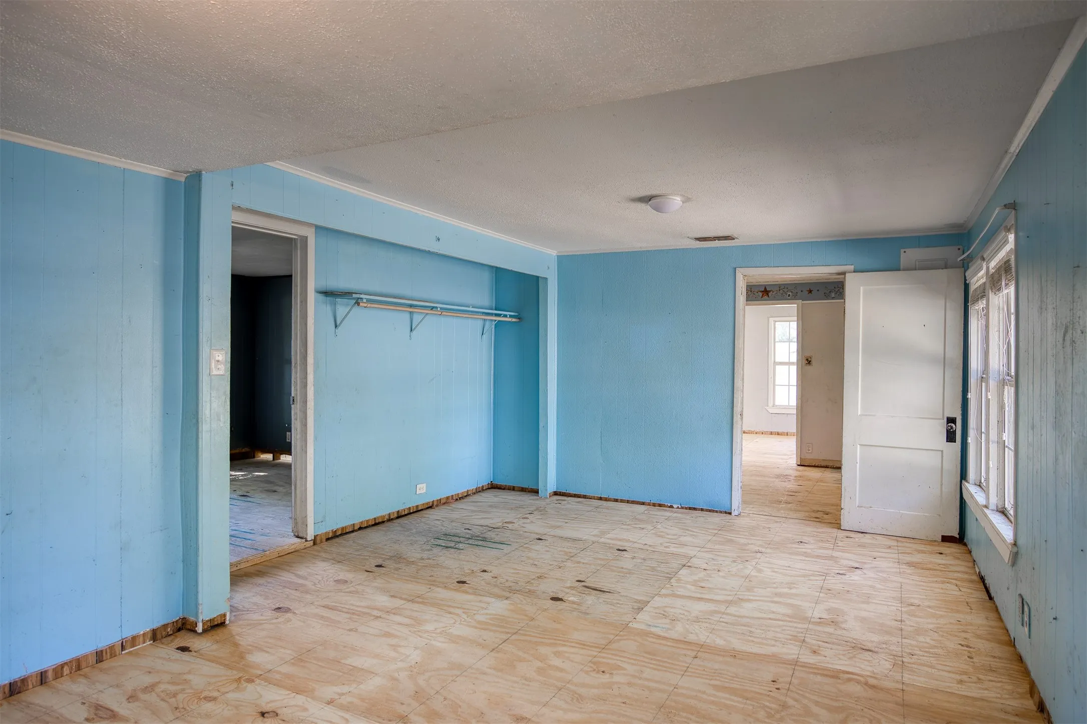 Single Family Residence For Sale in Anderson County , 1806 N Link St, Palestine, Texas 75801, 3 Bedroom, 1 Bathroom, Garage spaces, 1,024 Sqft, built in 1928, mls#21408072, Real Estate Agent in Palestine, Homes For Sale in Anderson county, Homes For Sale in Palestine, Realtor in Palestine Texas, Real Estate Brokerage Independent Realty Texas, Luminita Cordes Realtor
